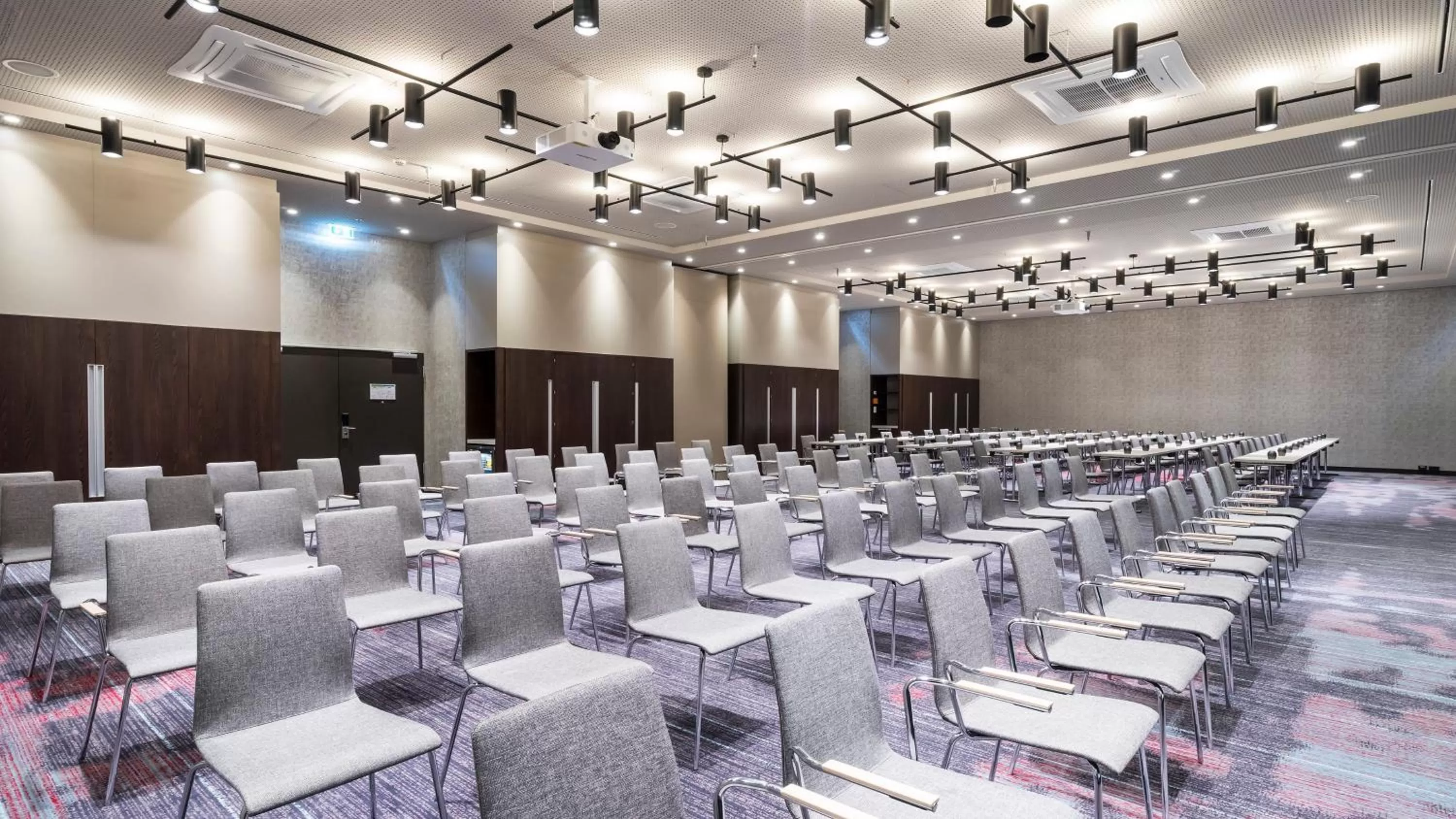 Meeting/conference room in Holiday Inn Hamburg - City Nord by IHG