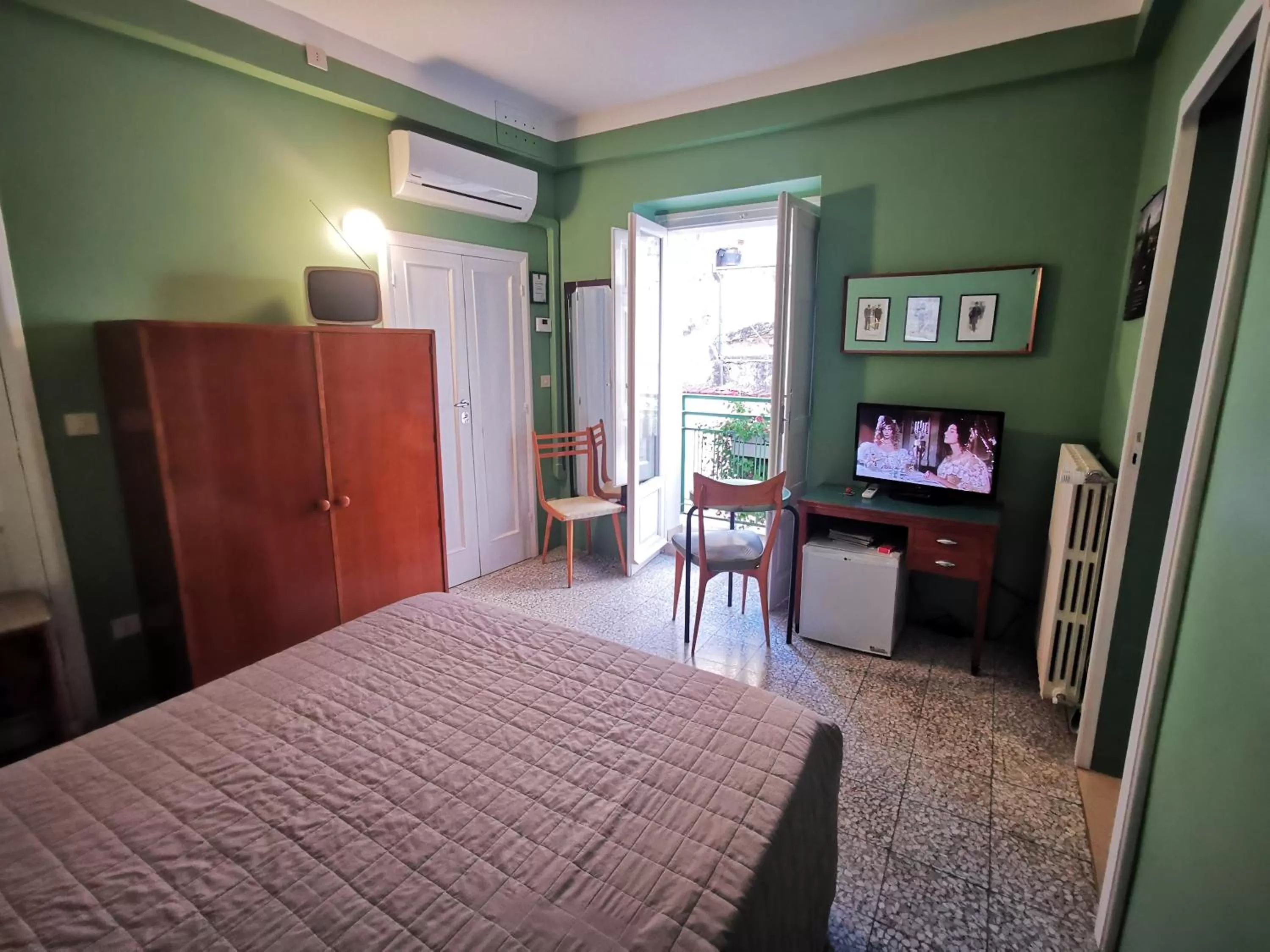 TV/Entertainment Center in Casa Farella B&B in mini Apartments Altamura x Matera