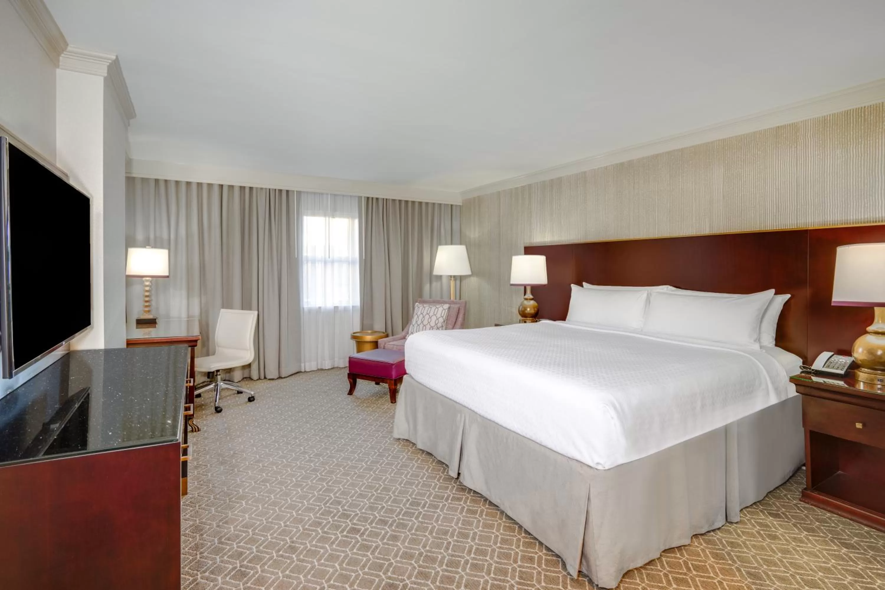 Day, Bed in Crowne Plaza New Orleans French Qtr - Astor by IHG