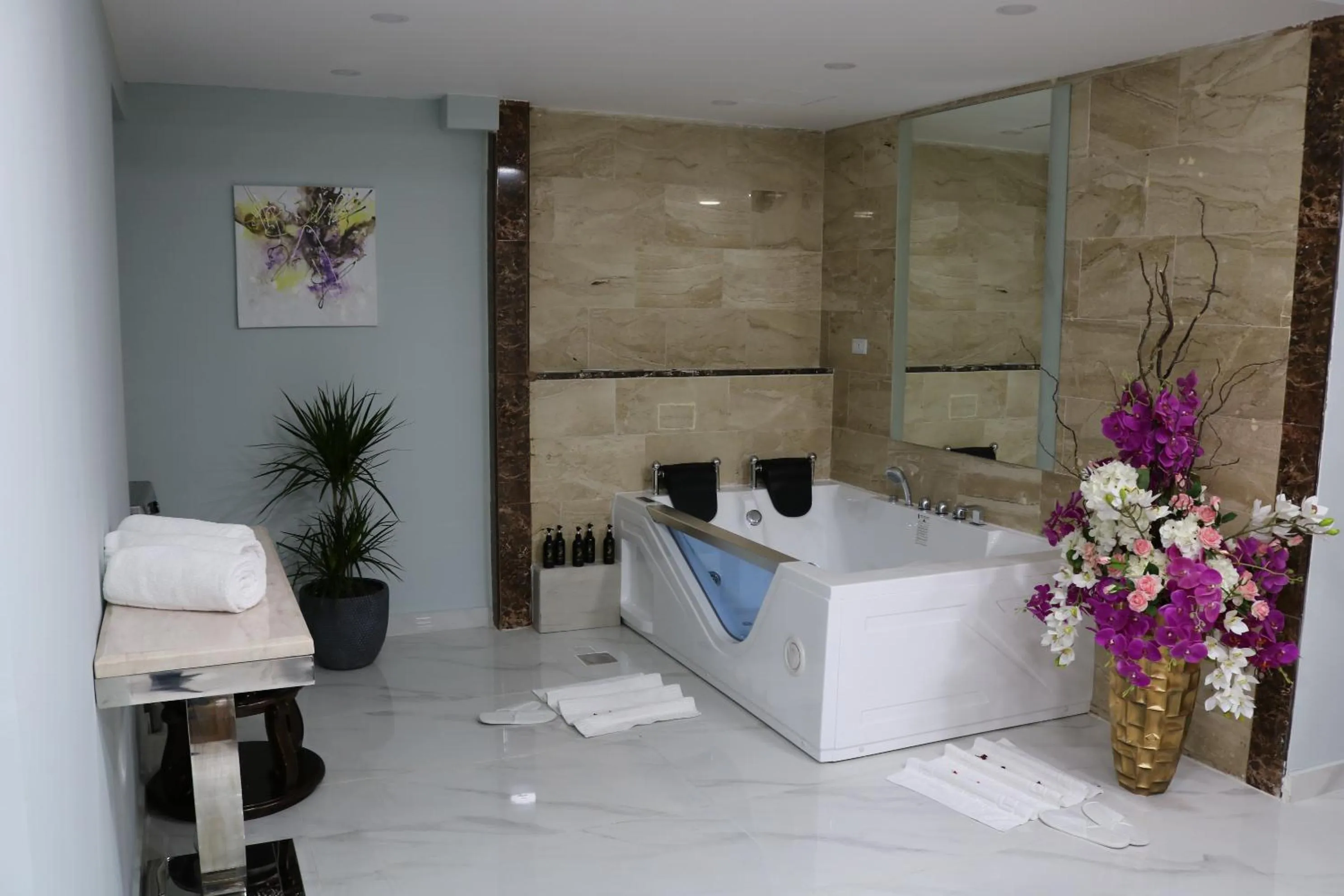 Hot Tub in Olive Tree Amman