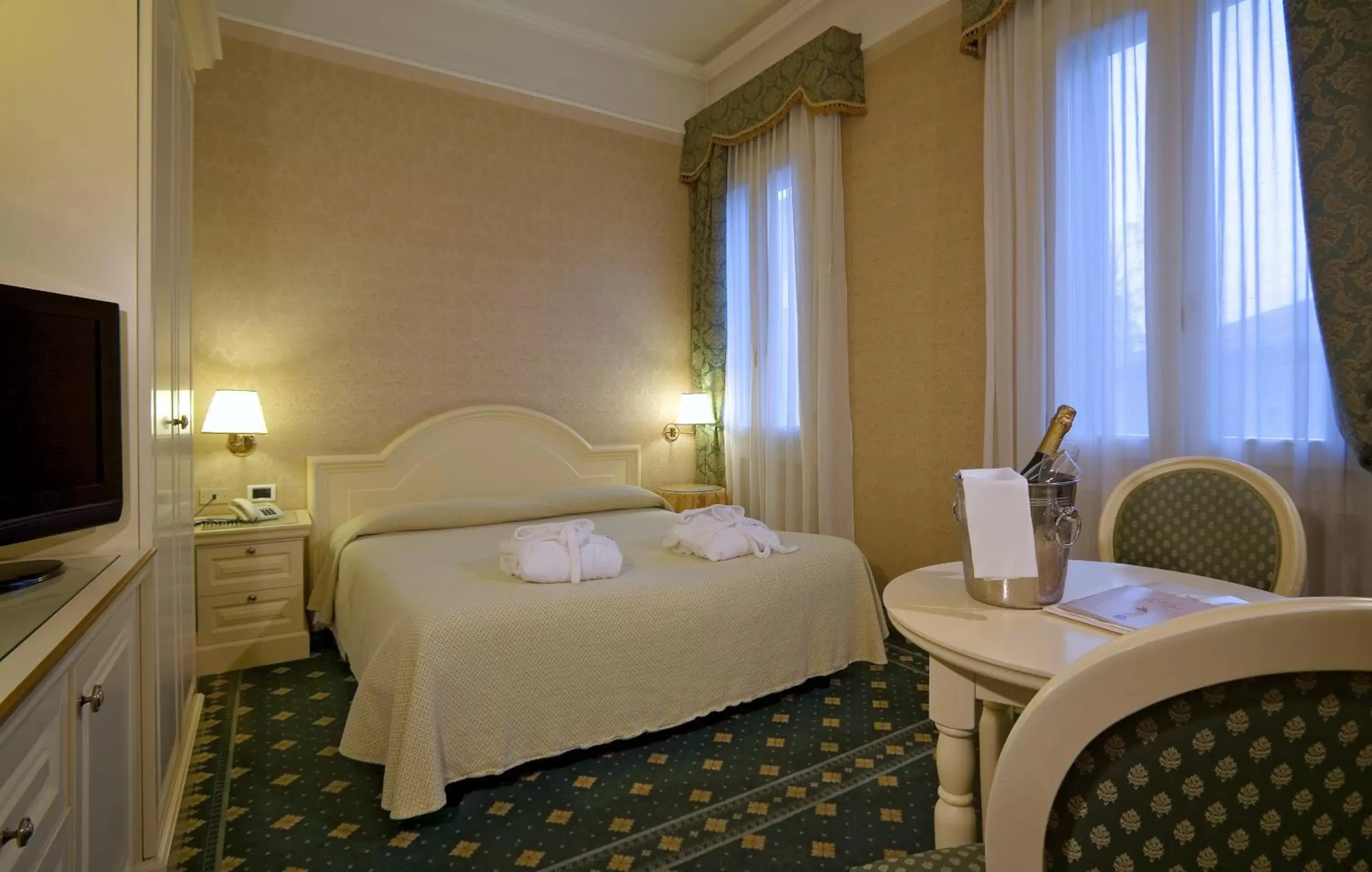 Double Room in Hotel Terme Roma Double Room in Hotel Terme Roma