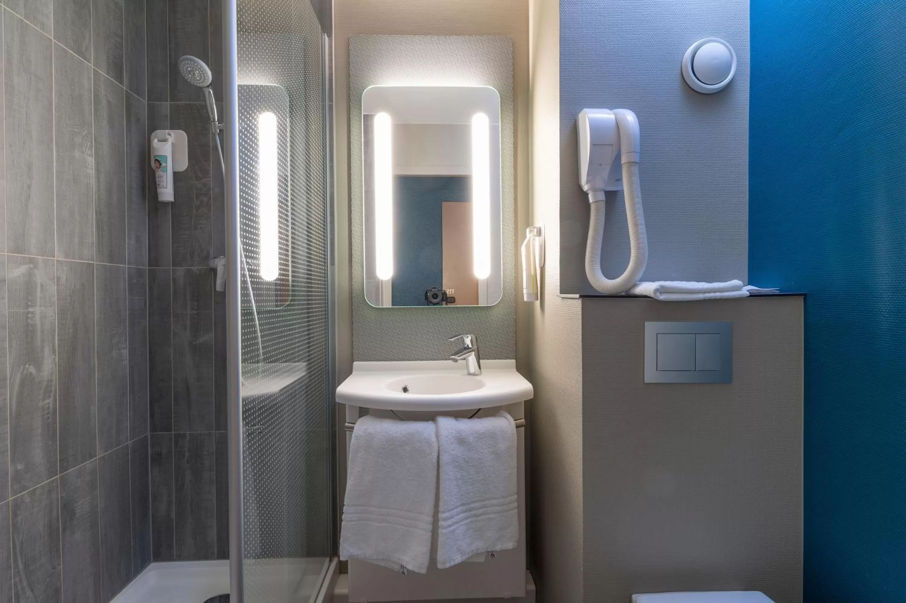 Standard Double Room in B&B HOTEL Lille Villeneuve d'Ascq Hôtel de Ville