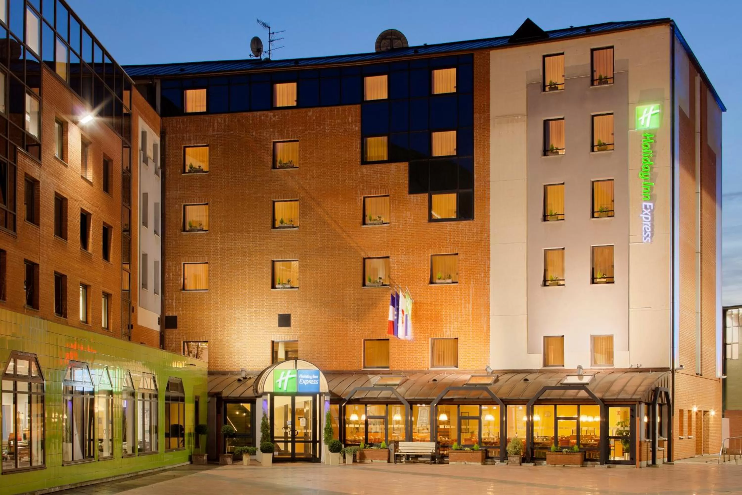 Property building in Holiday Inn Express Arras by IHG
