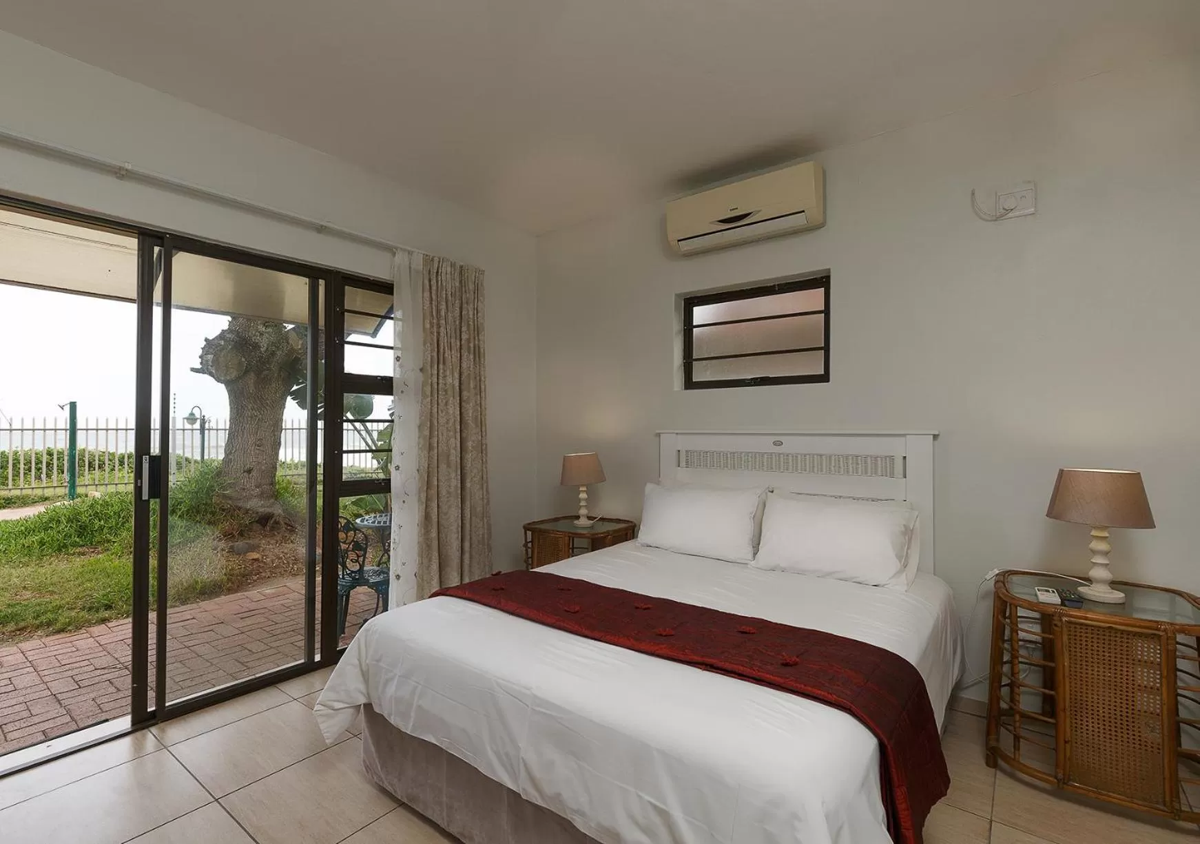 Bed in My Den Beachfront B&B and Self-Catering