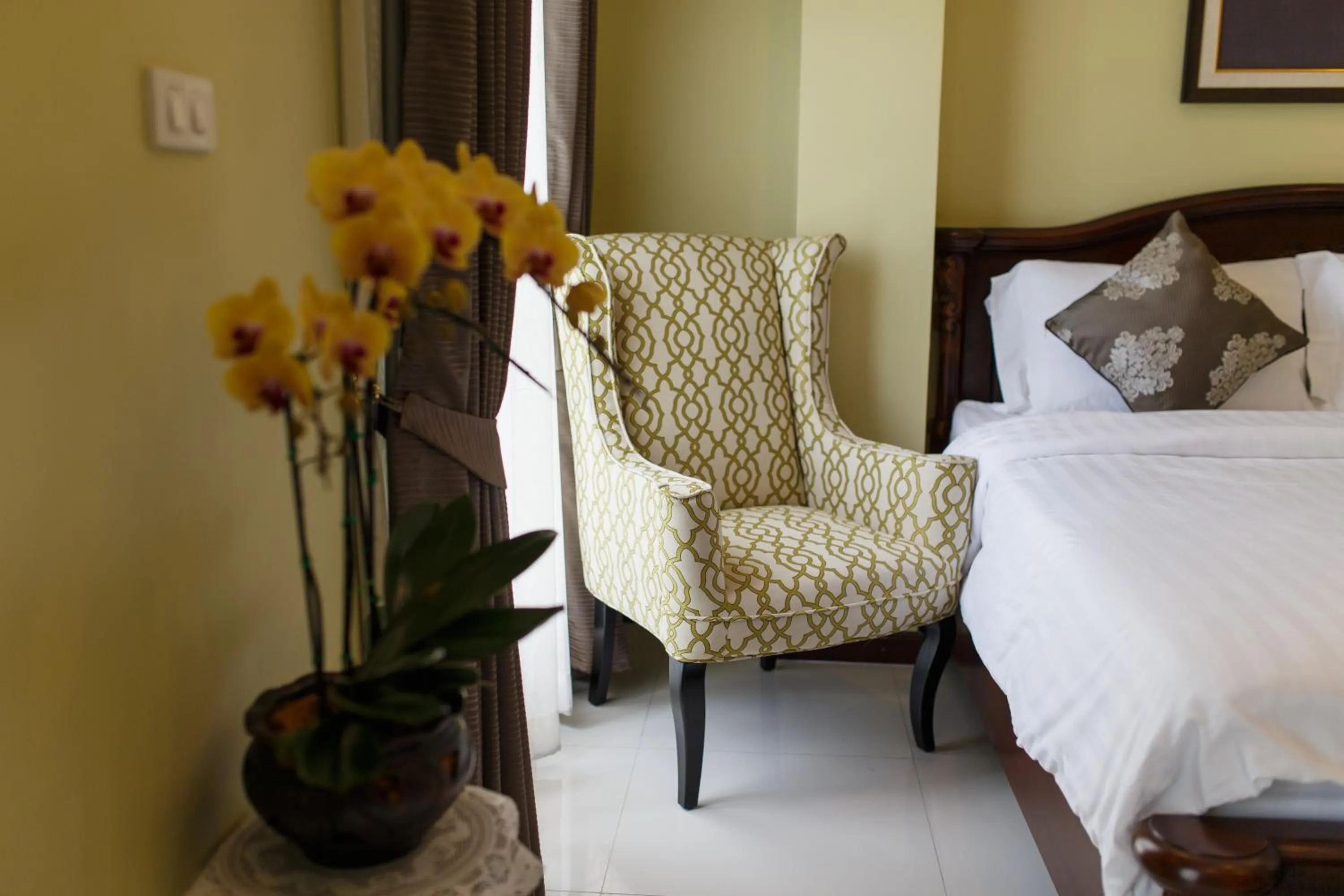 Other, Bed in The Velvet Orchid