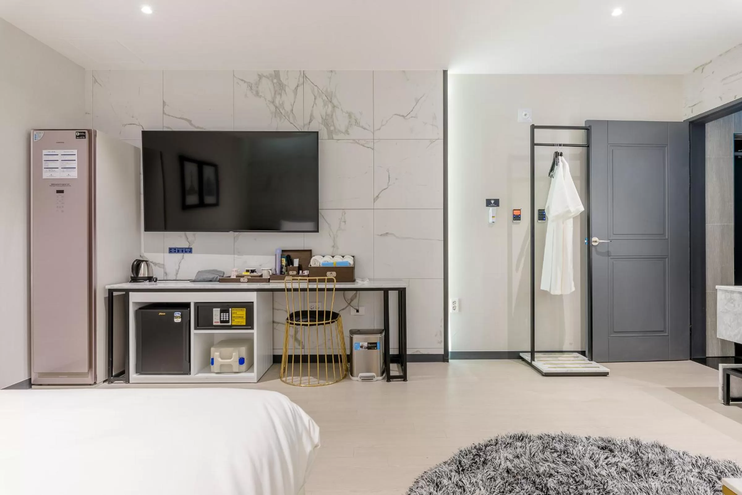 Decorative detail, Bed in Air Sky Hotel