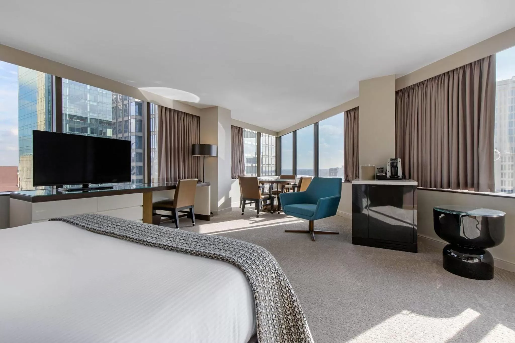 Bedroom, Bed in Omni Charlotte Hotel