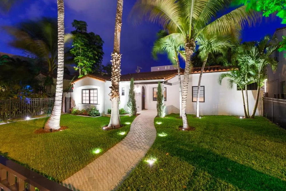 Facade/entrance in Bars B&B South Beach Hotel