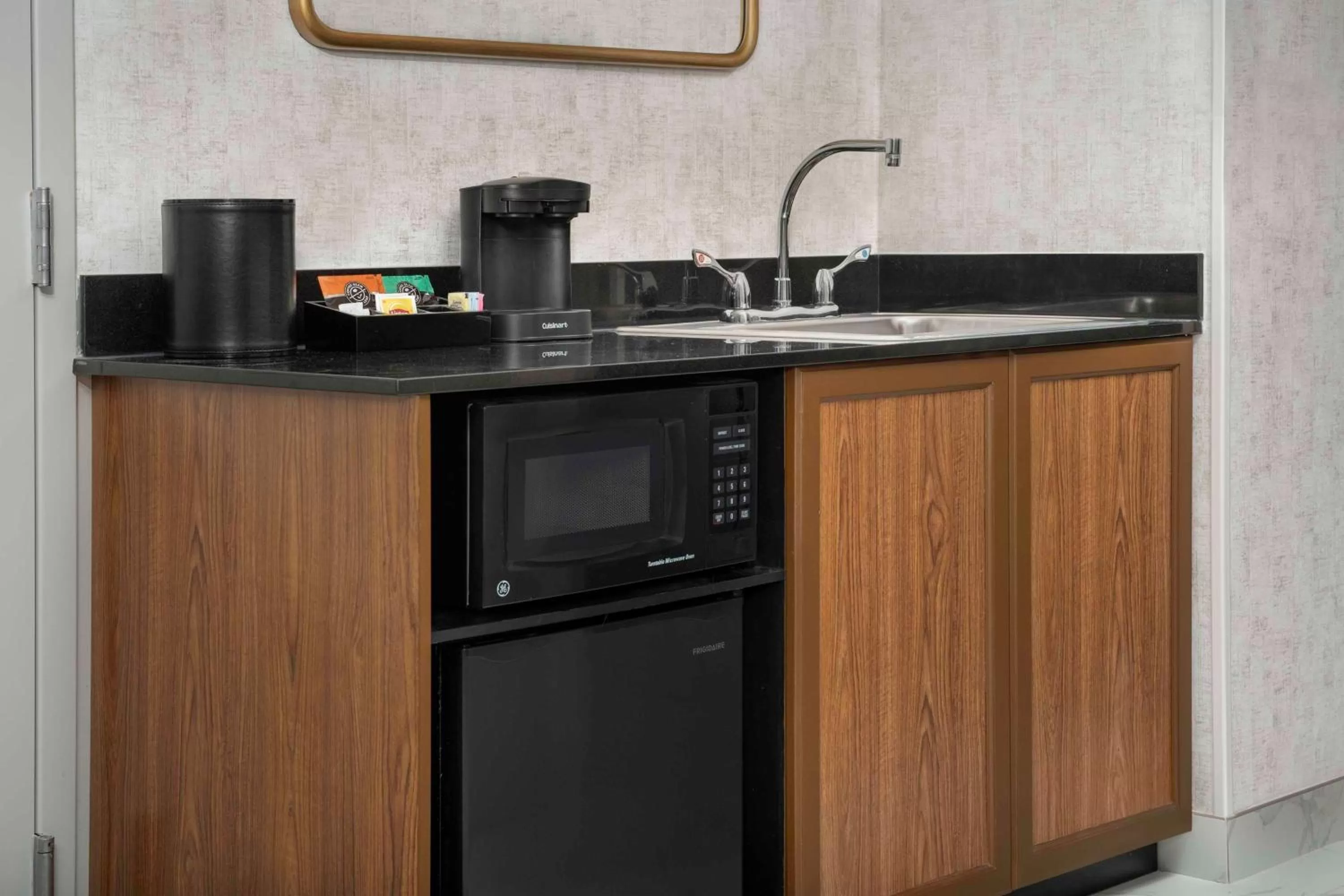 Photo of the whole room in Embassy Suites by Hilton Dulles North Loudoun