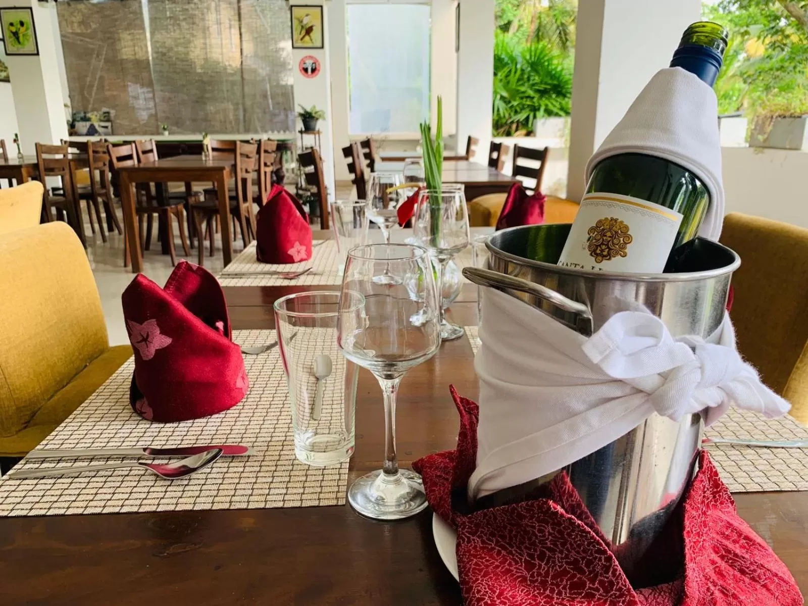 Lounge or bar, Restaurant/Places to Eat in Kandy Rivers Edge Nature Resort