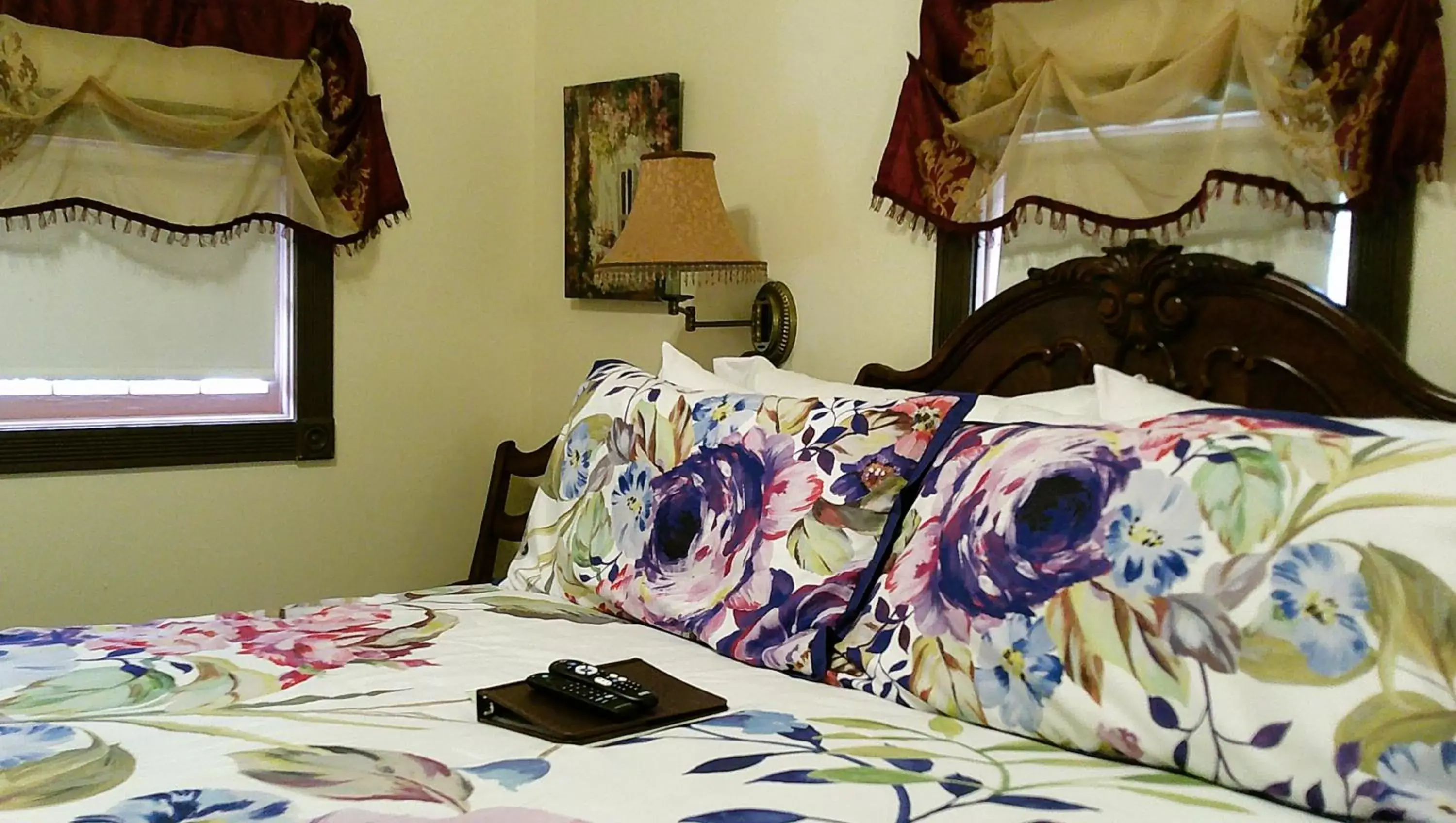 King Suite with Spa Bath in Rock Cottage Gardens B&B King Suite with Spa Bath in Rock Cottage Gardens B&B