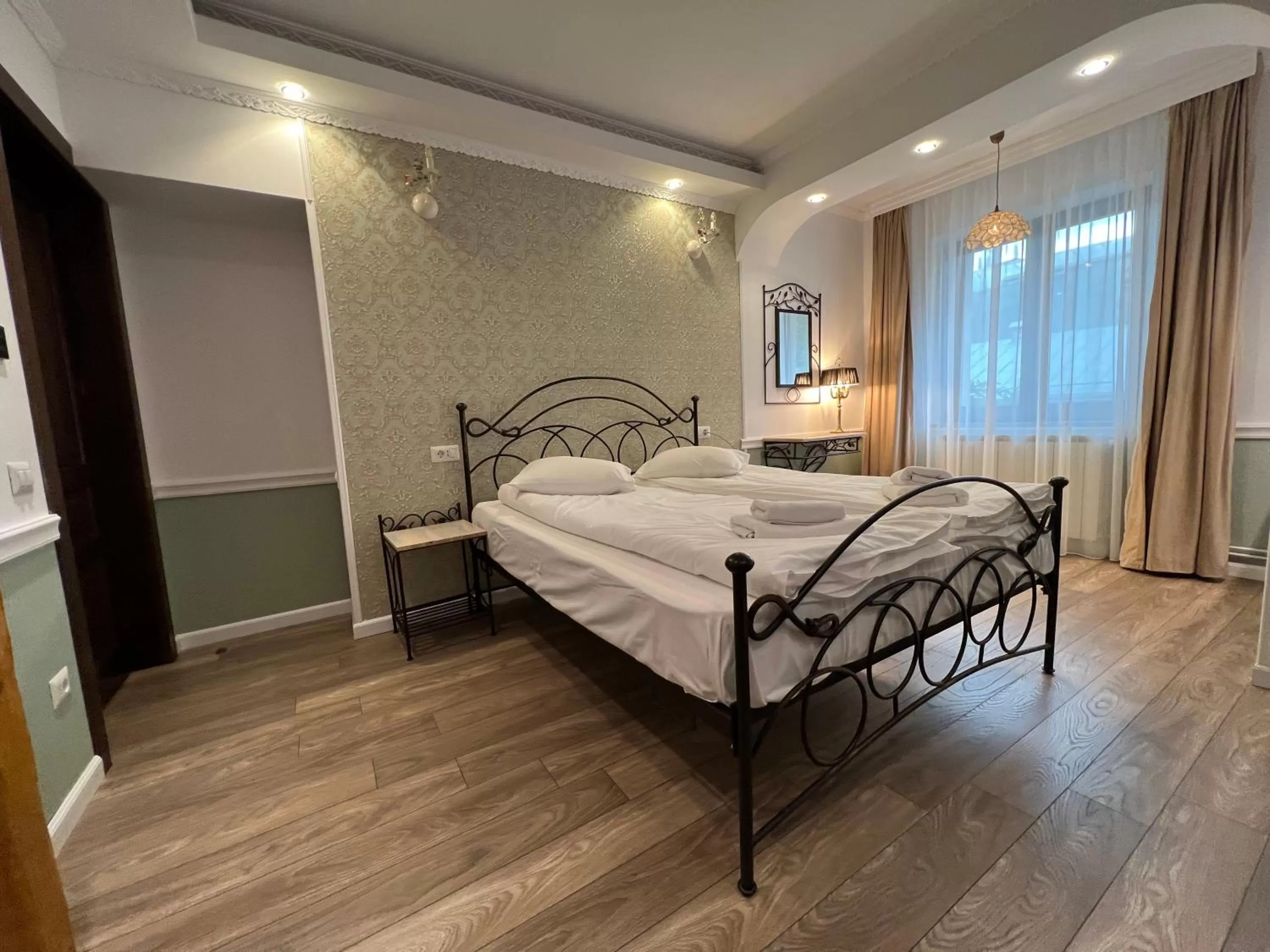 Photo of the whole room, Bed in Hotel Boutique Cathedral Plaza Residences room for rent downtown