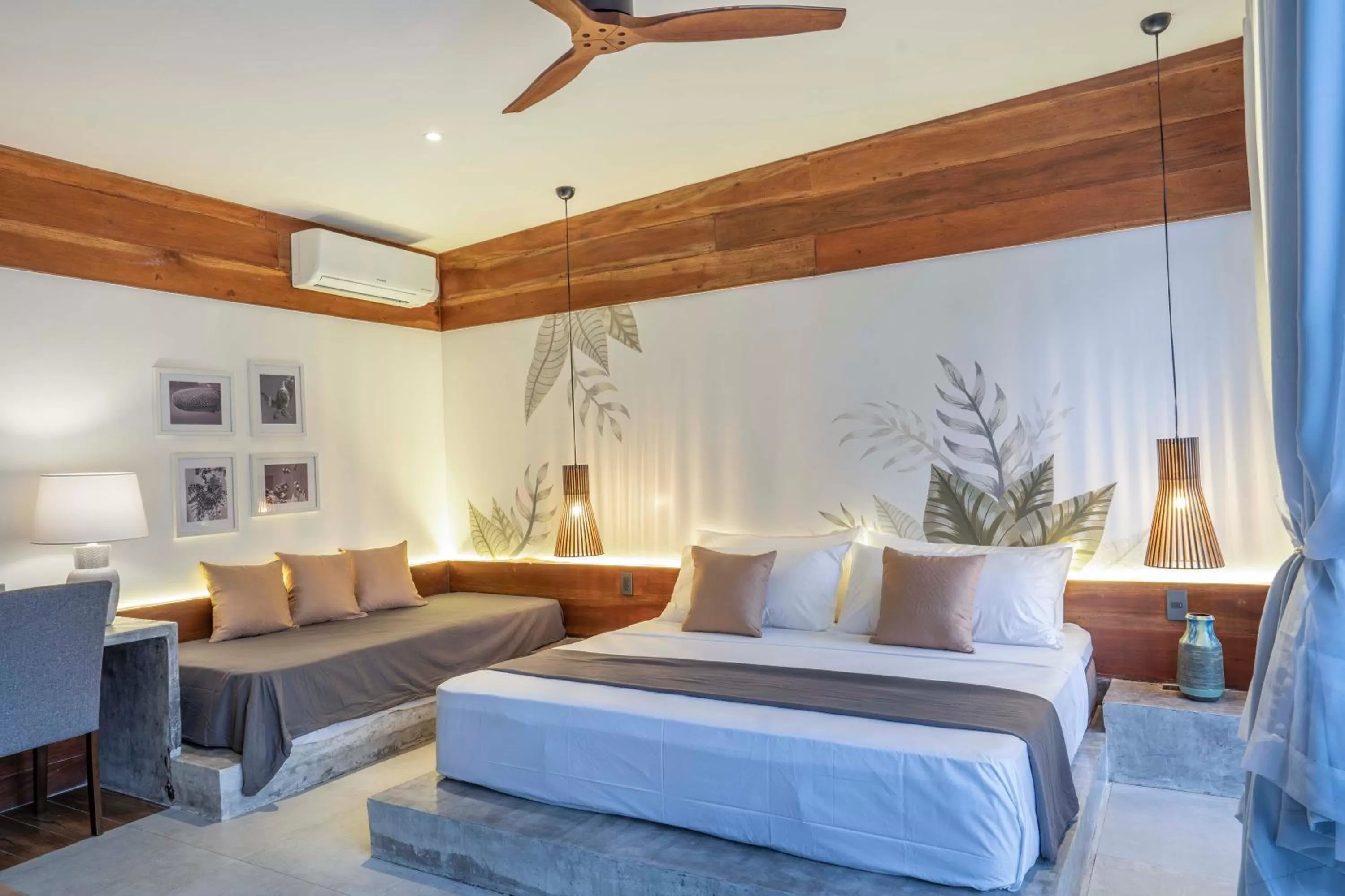 Bed in Bird of Paradise