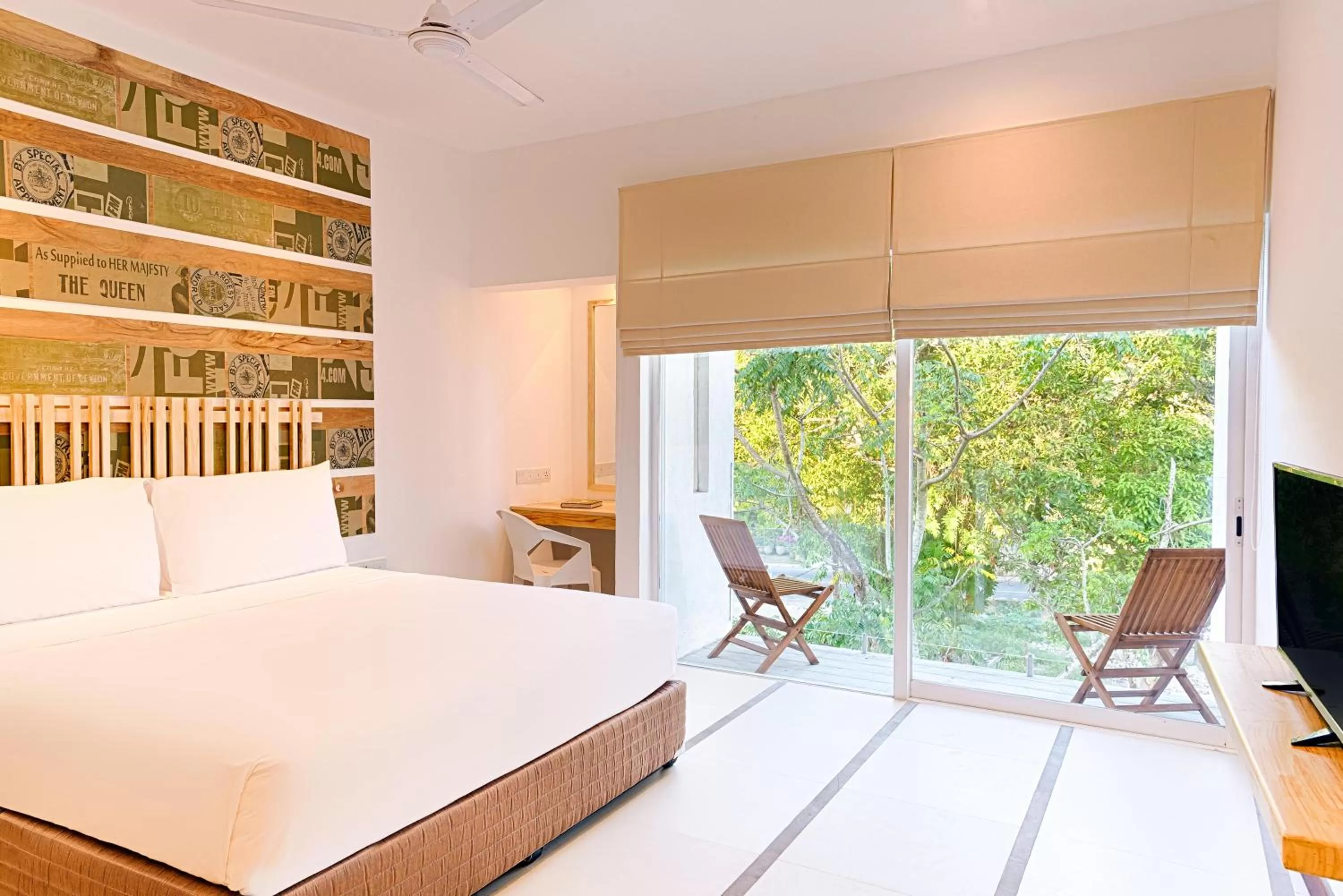 TV and multimedia, Bed in Hotel J, Unawatuna