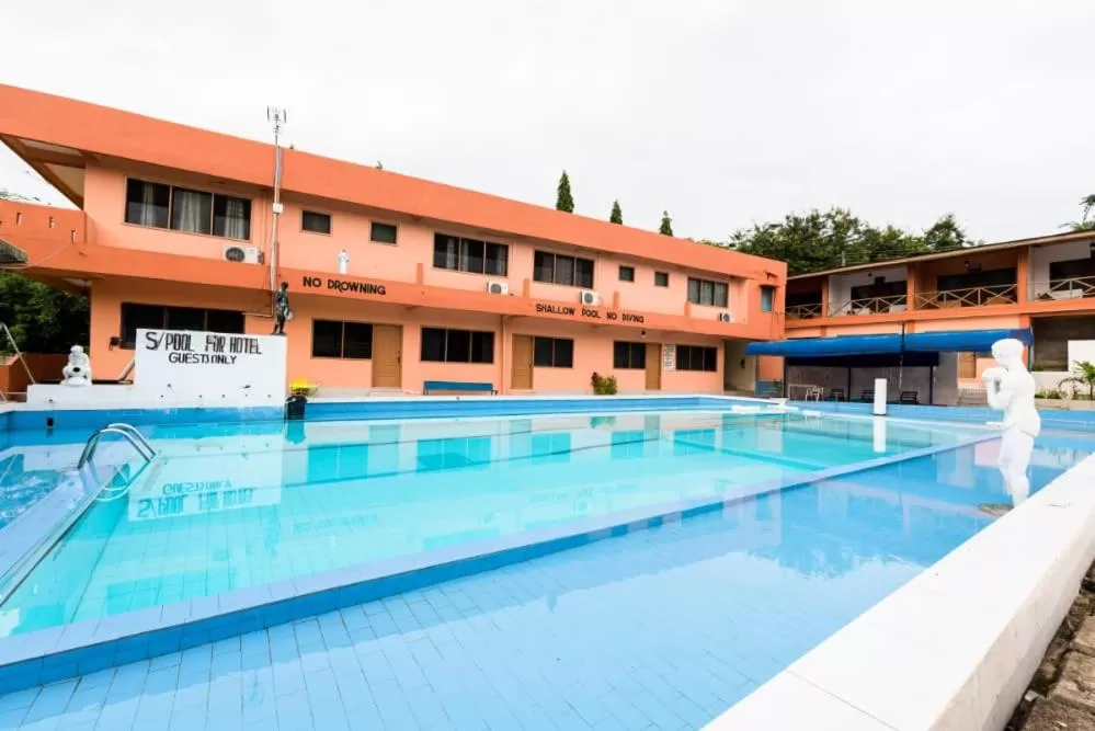 Swimming Pool in Hans Cottage Botel