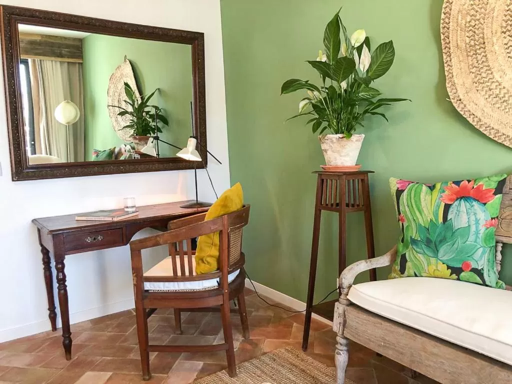 Decorative detail in Altanure - Almatere Food Forest Boutique Hotel