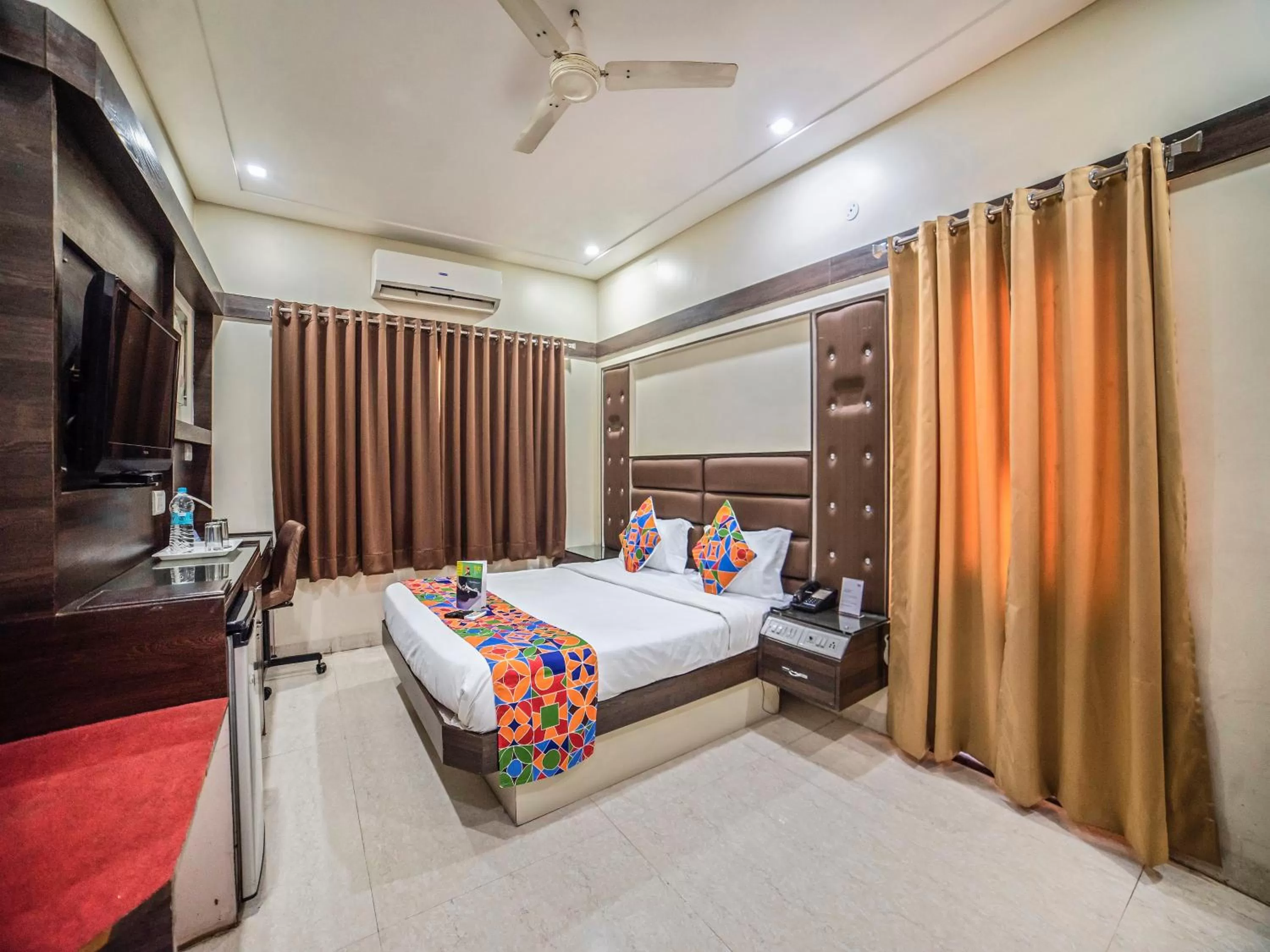 TV and multimedia, Bed in FabHotel Santoor Geeta Bhawan Square