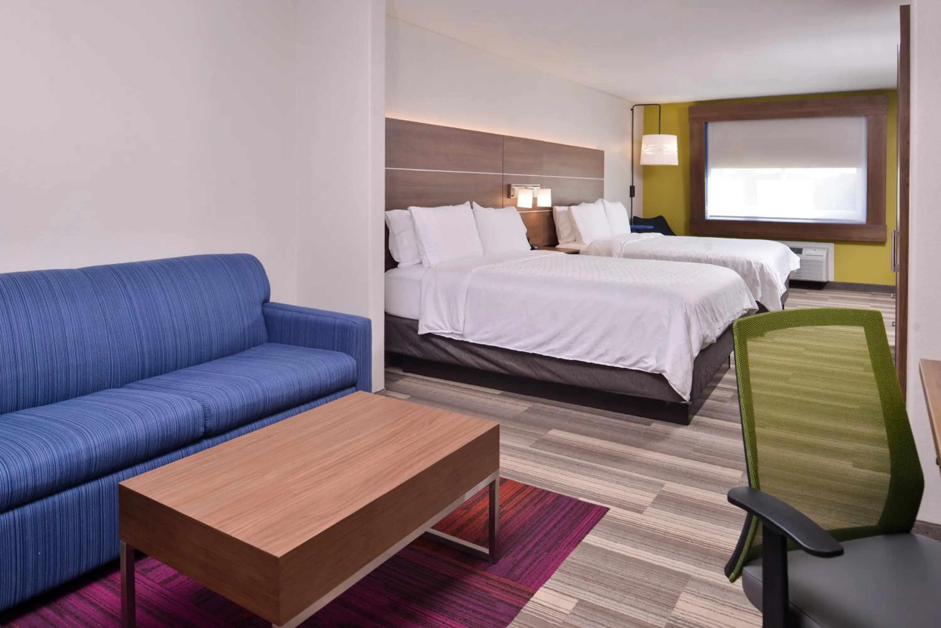 Photo of the whole room, Bed in Holiday Inn Express Hotel & Suites Elgin by IHG
