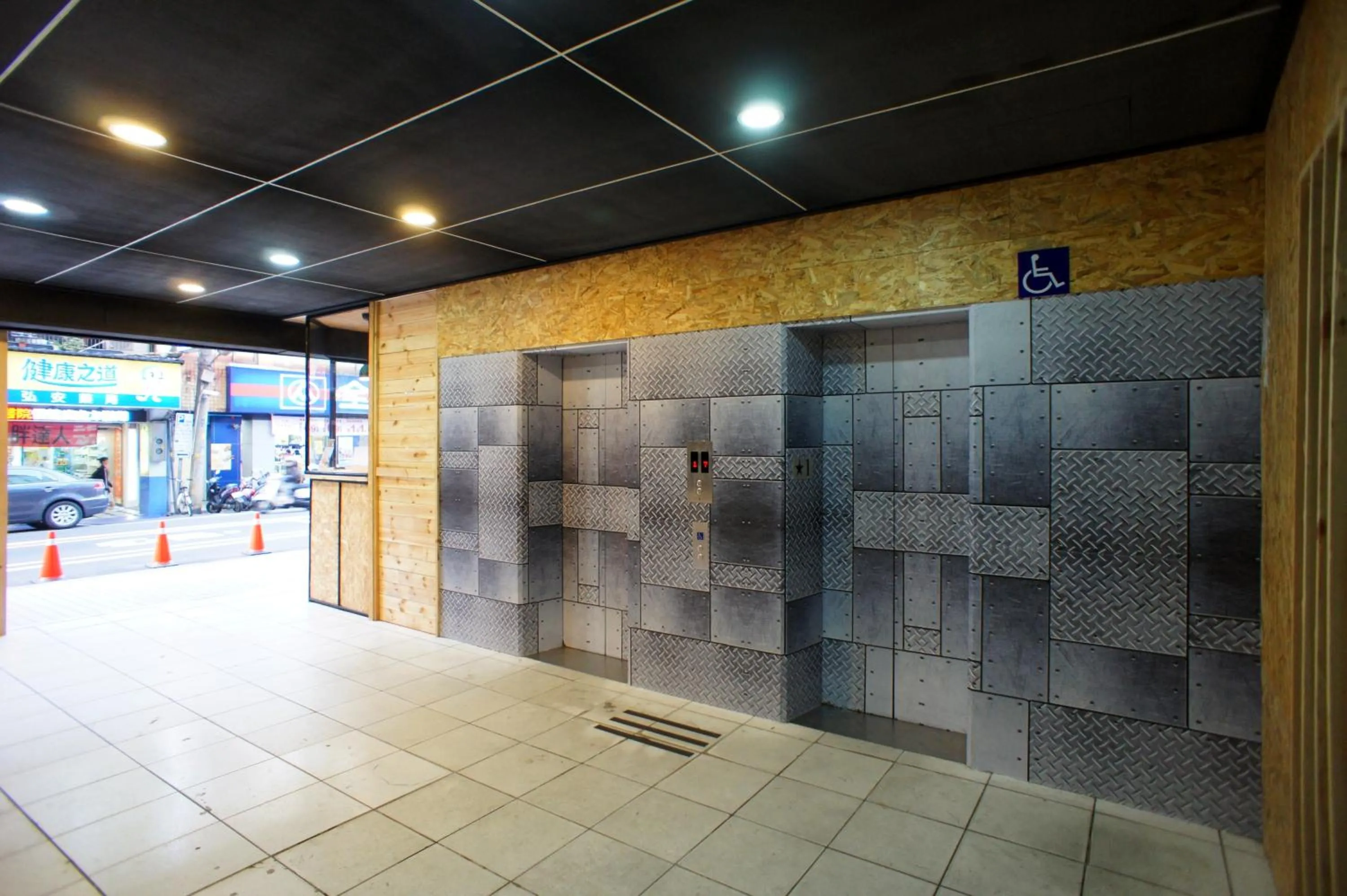 Facade/entrance in Good Night Hotel