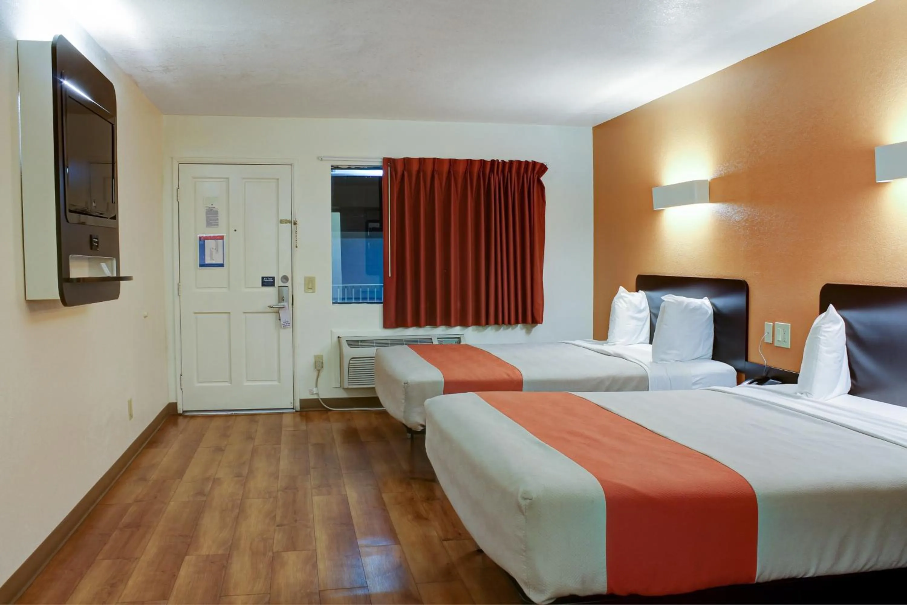 Bedroom, Bed in Motel 6-Bishop, CA