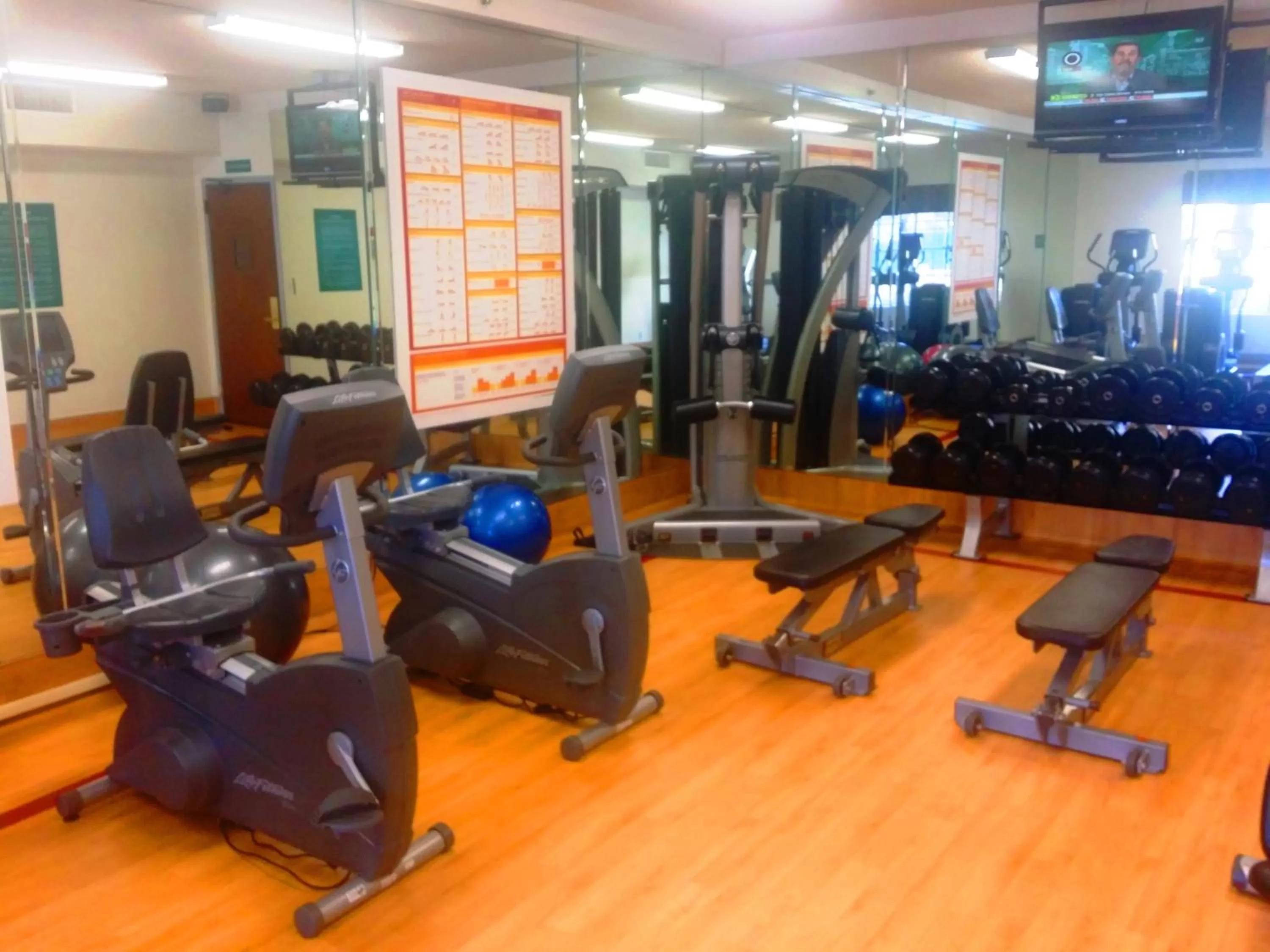Fitness centre/facilities in Anaheim Majestic Garden Hotel