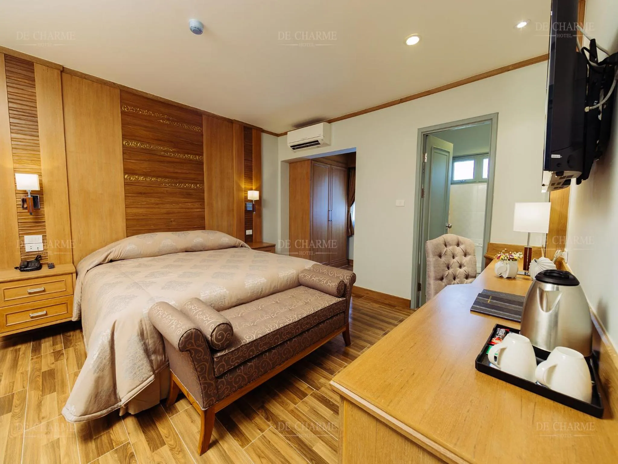 Bedroom, Bed in Decharme Hotel