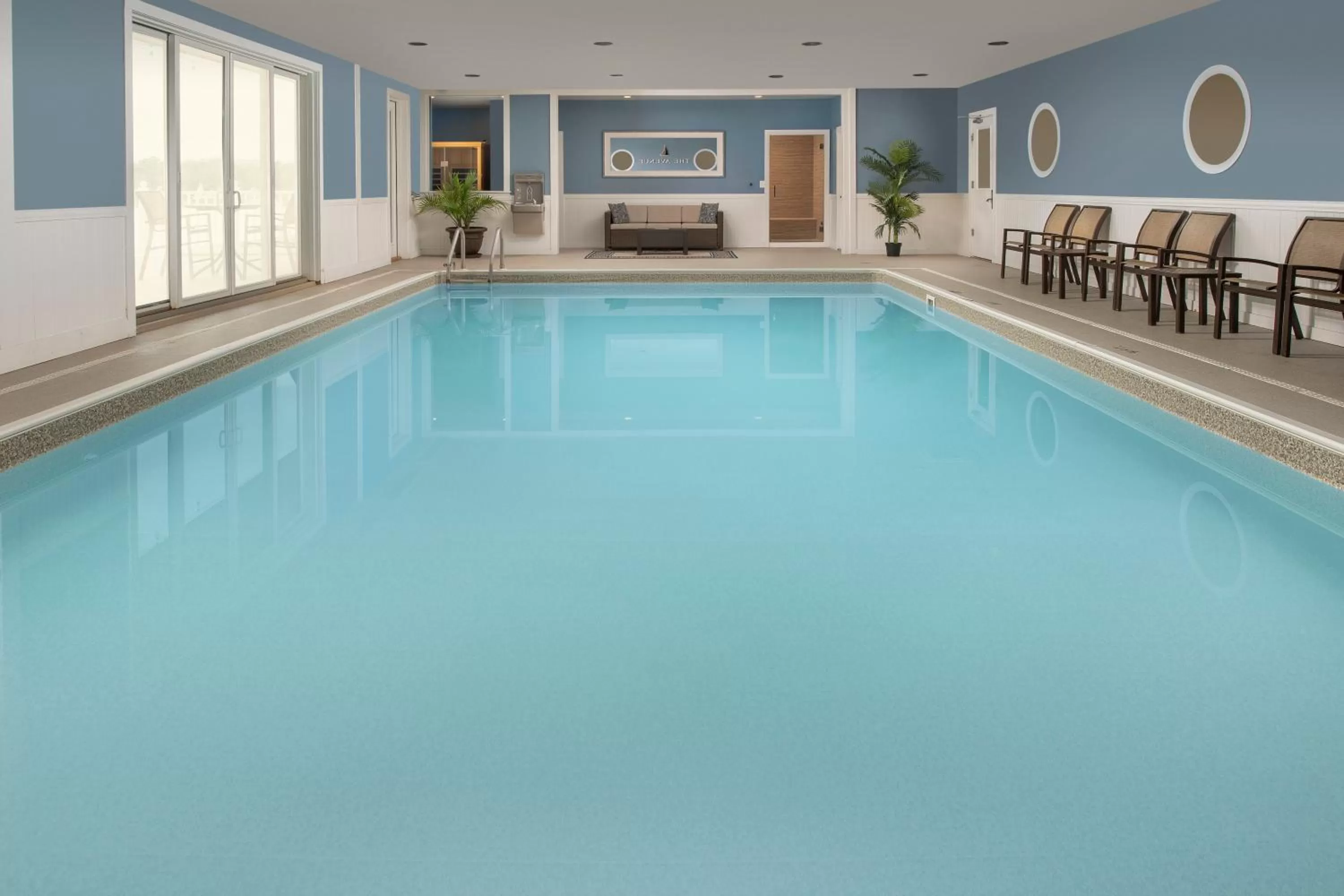 Swimming pool in Avenue Inn & Spa