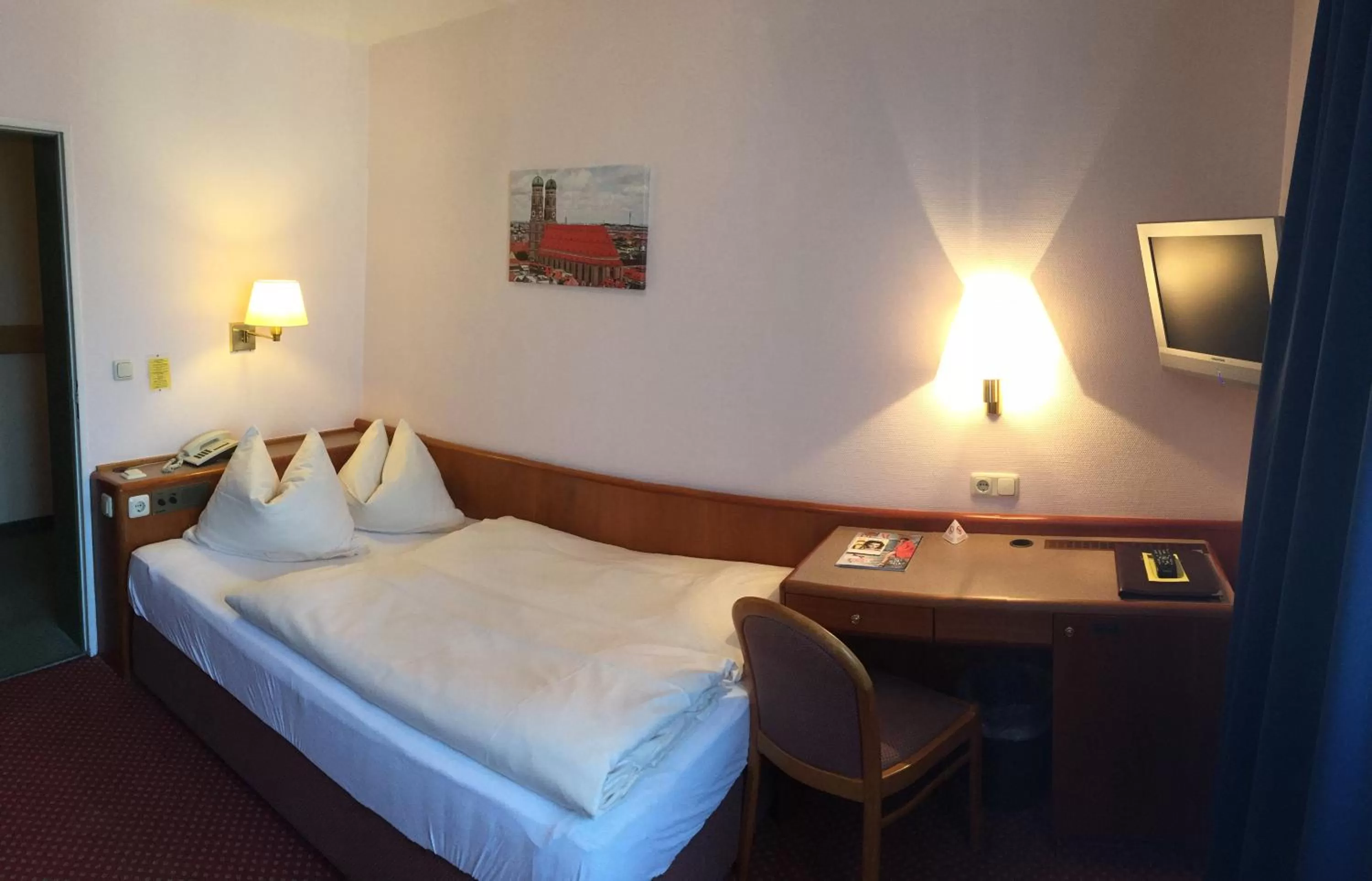 Photo of the whole room, Bed in Hotel Carmen