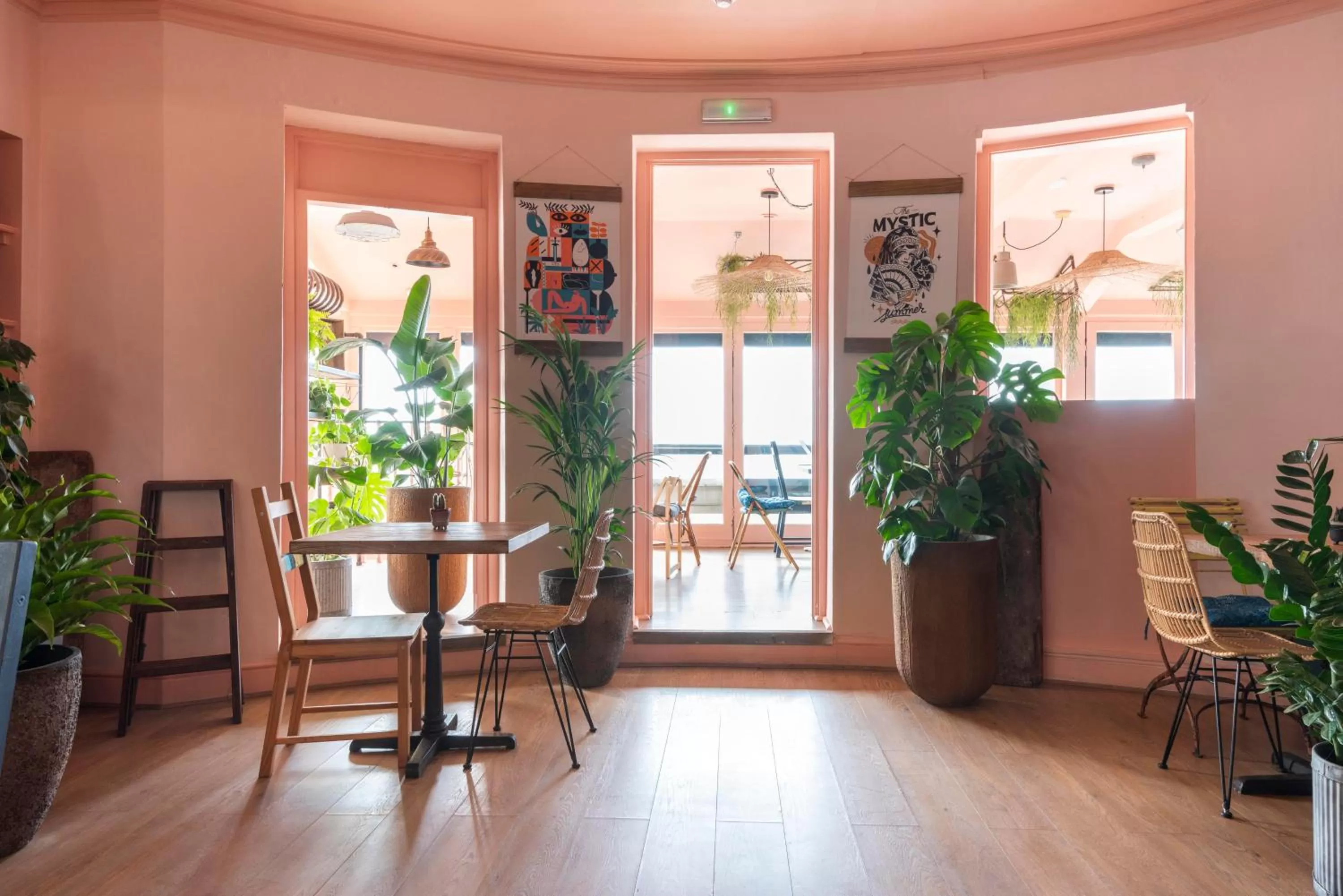 Restaurant/places to eat in West Beach Hotel Brighton