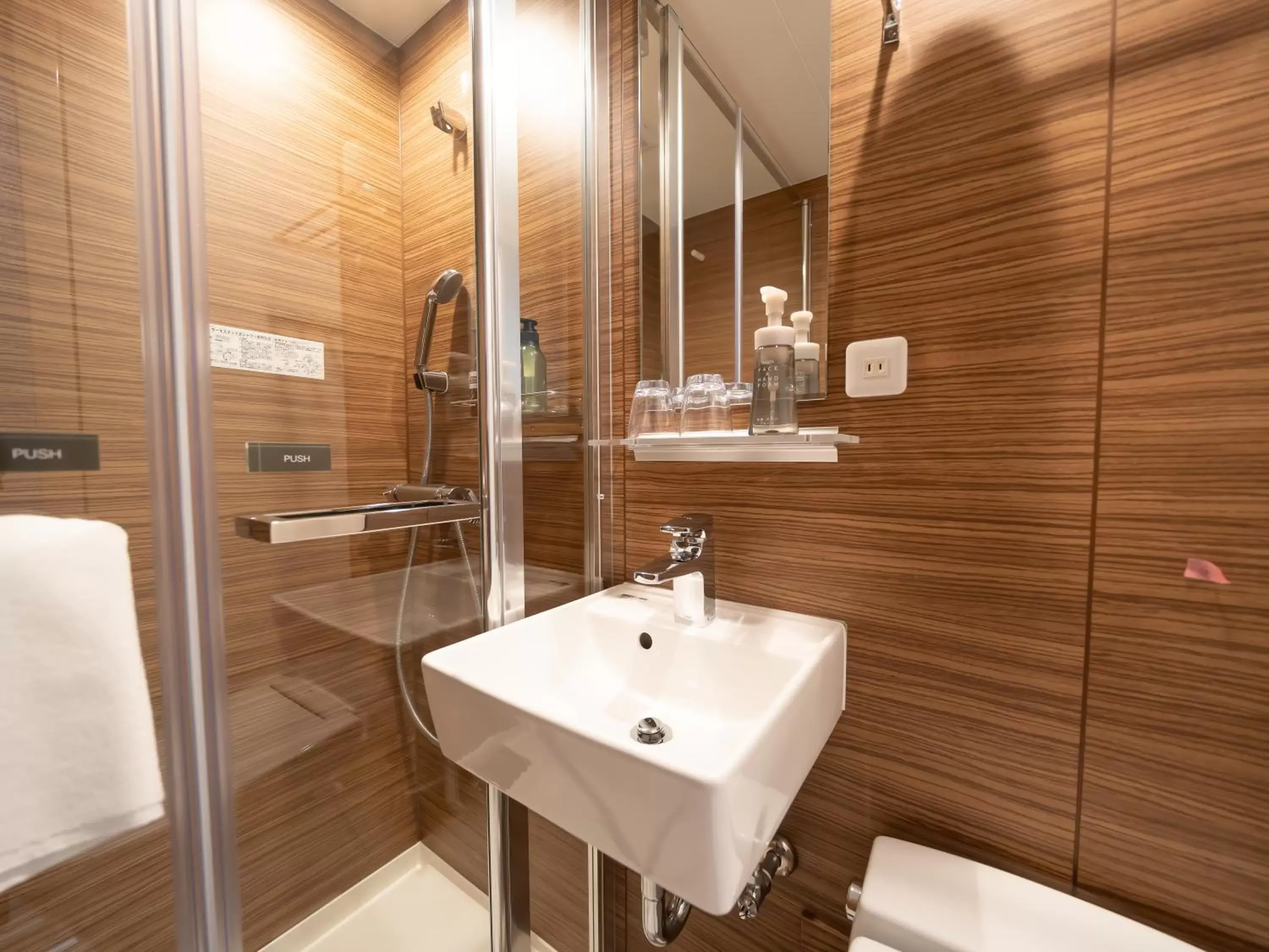 Twin Room - No Daily Cleaning - Smoking in Shinsaibashi ARTY Inn Twin Room - No Daily Cleaning - Smoking in Shinsaibashi ARTY Inn