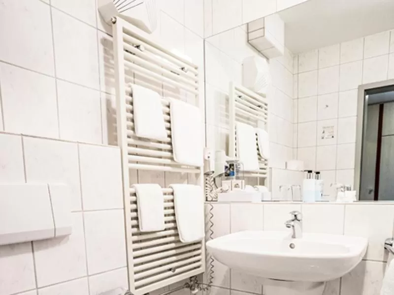 Bathroom in Hennedamm Hotel
