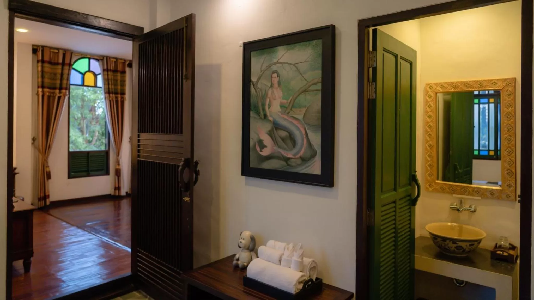 Living room, Bathroom in Cheva Gallery Boutique Hotel