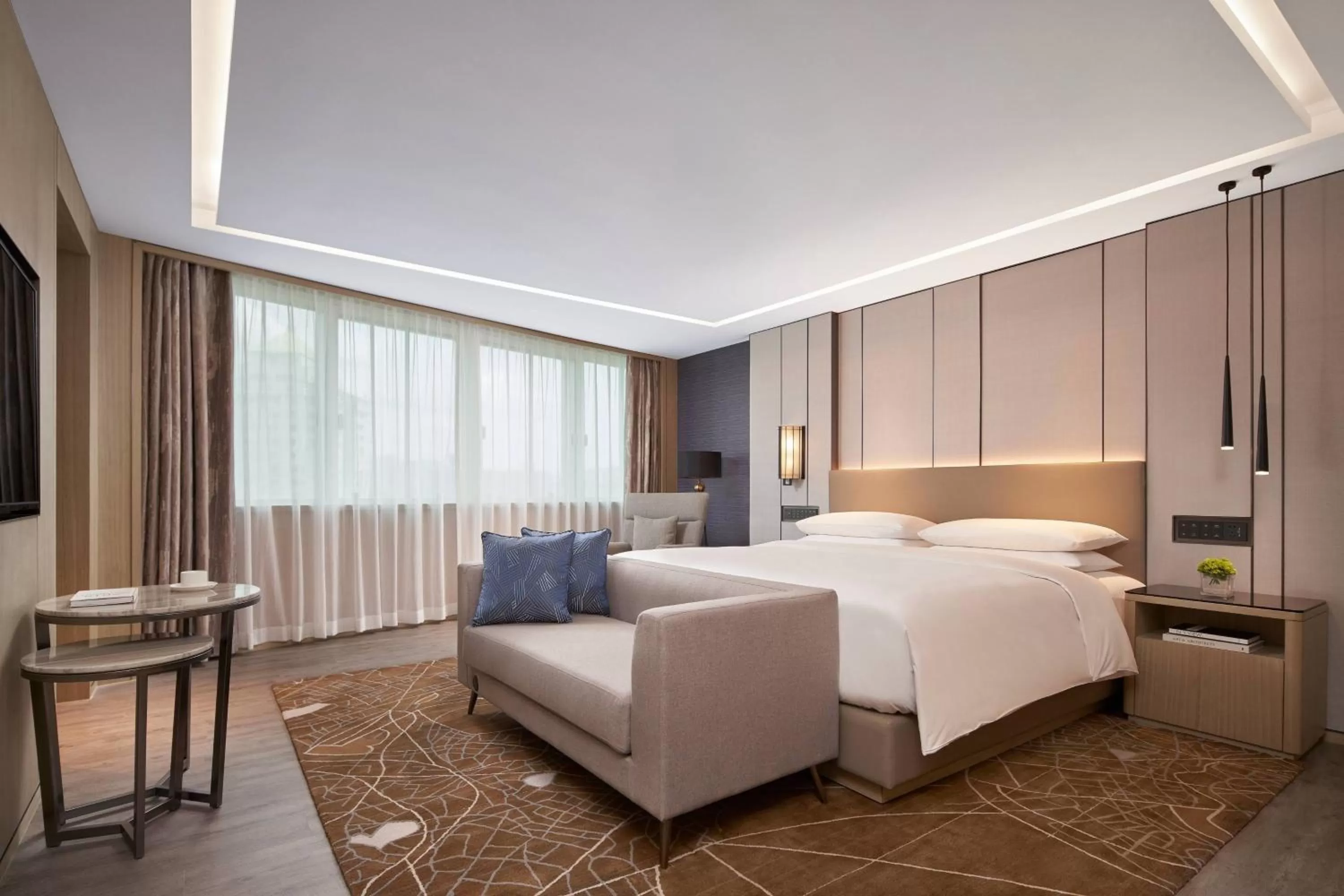 Bedroom, Bed in Renaissance Shenzhen Luohu Hotel