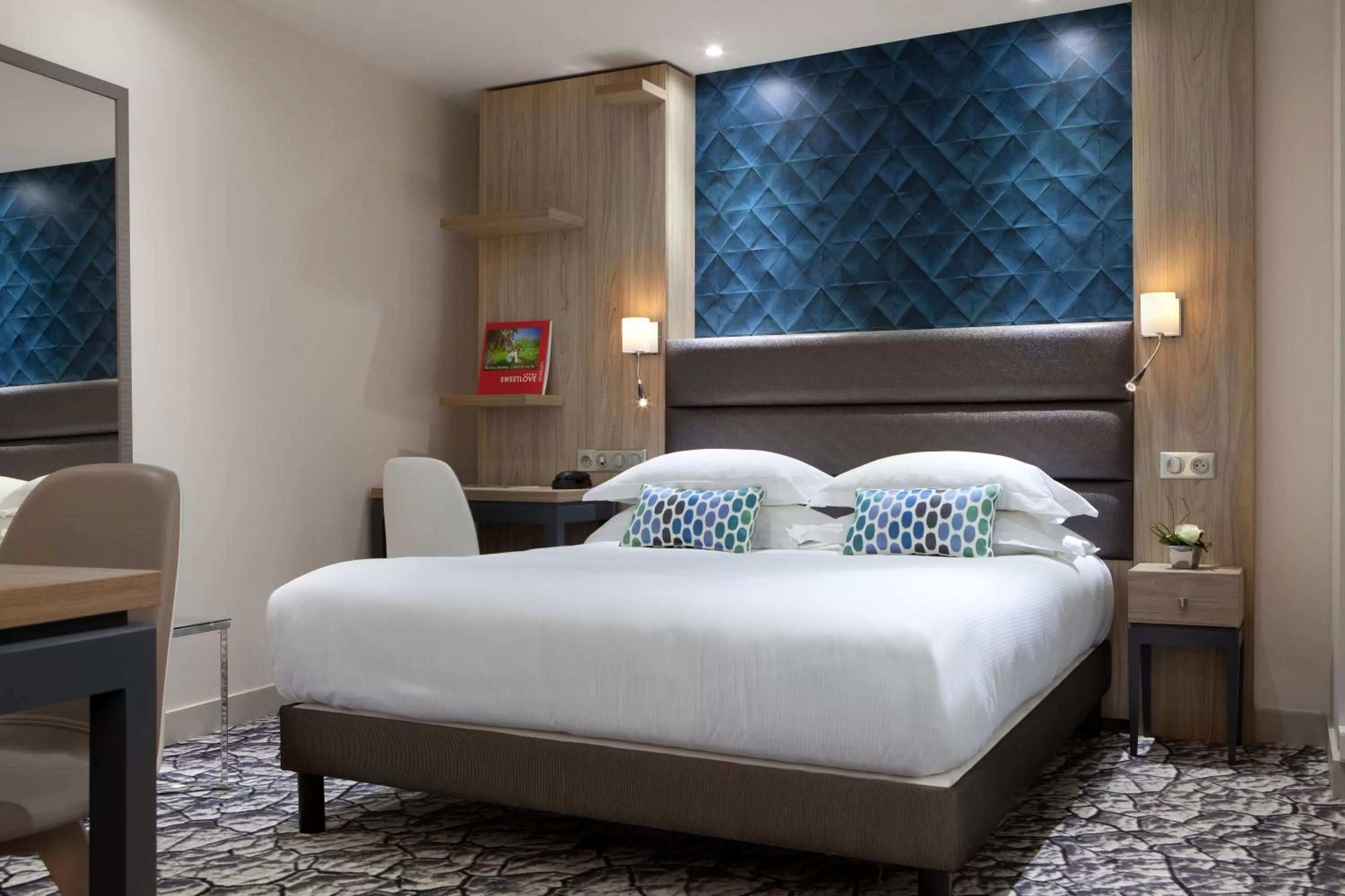 Double Room in Serotel Suites Opera