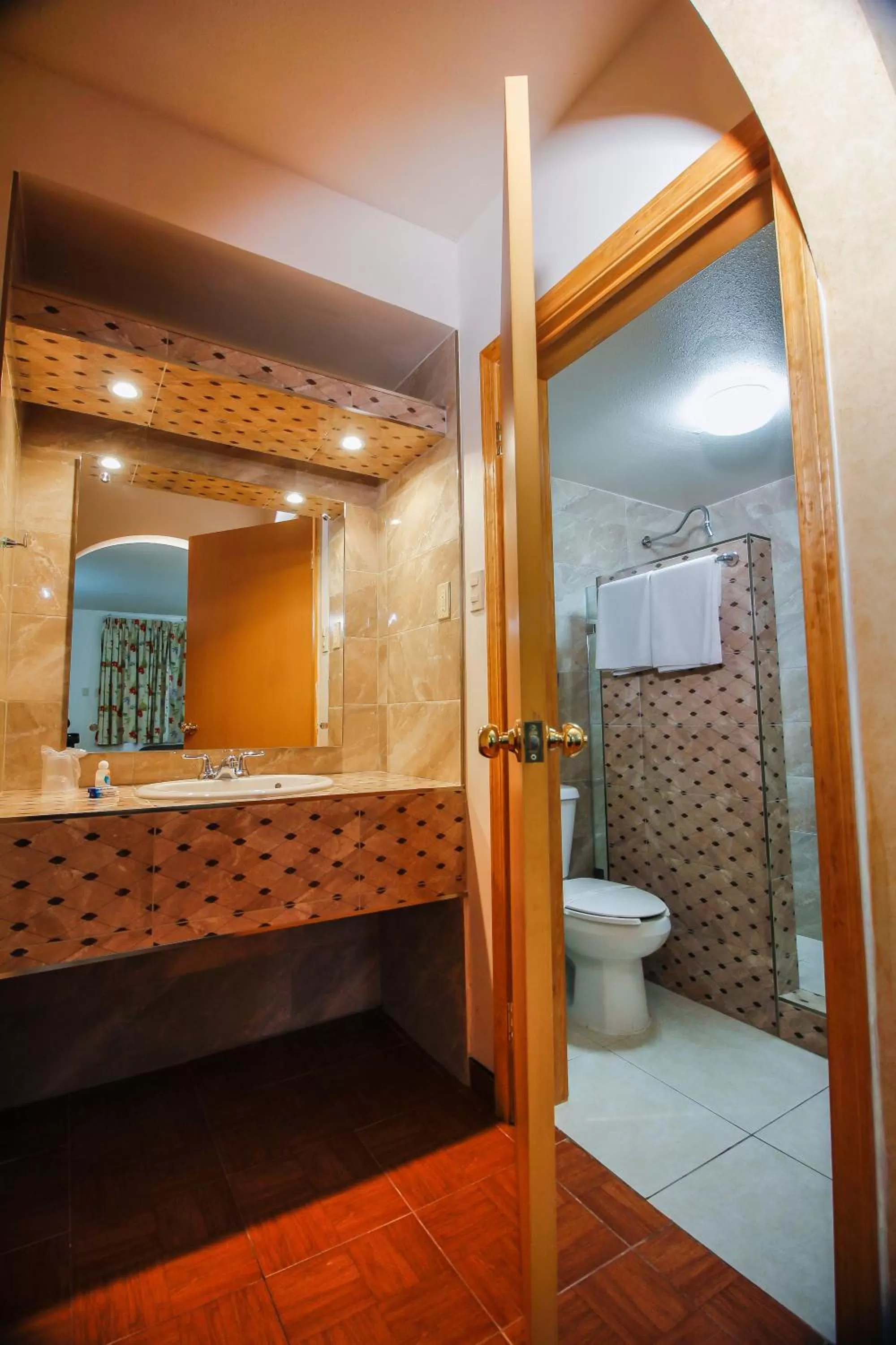 Bathroom in HOTEL & SUITES MARROD