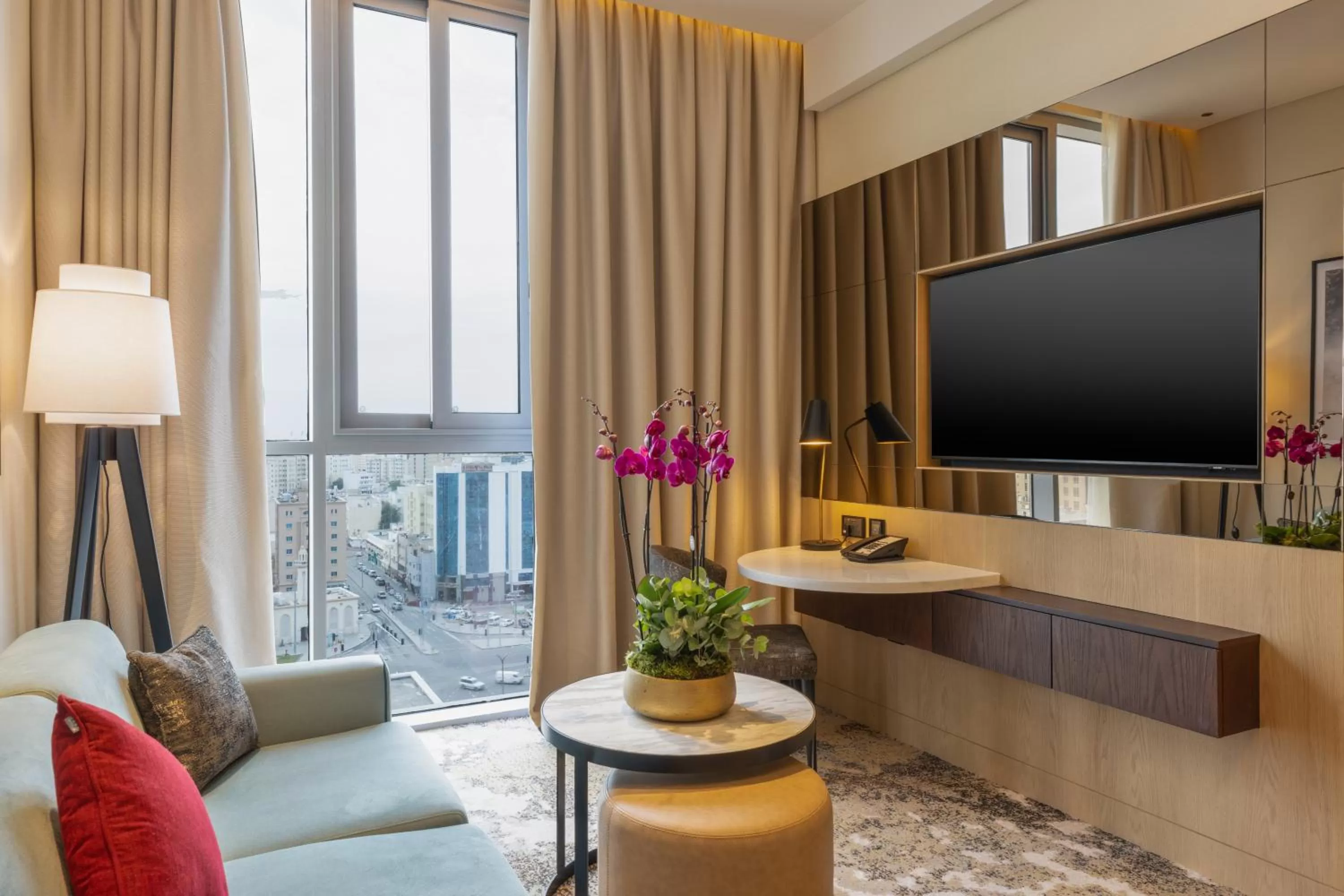 TV and multimedia in Embassy Suites By Hilton Doha Old Town