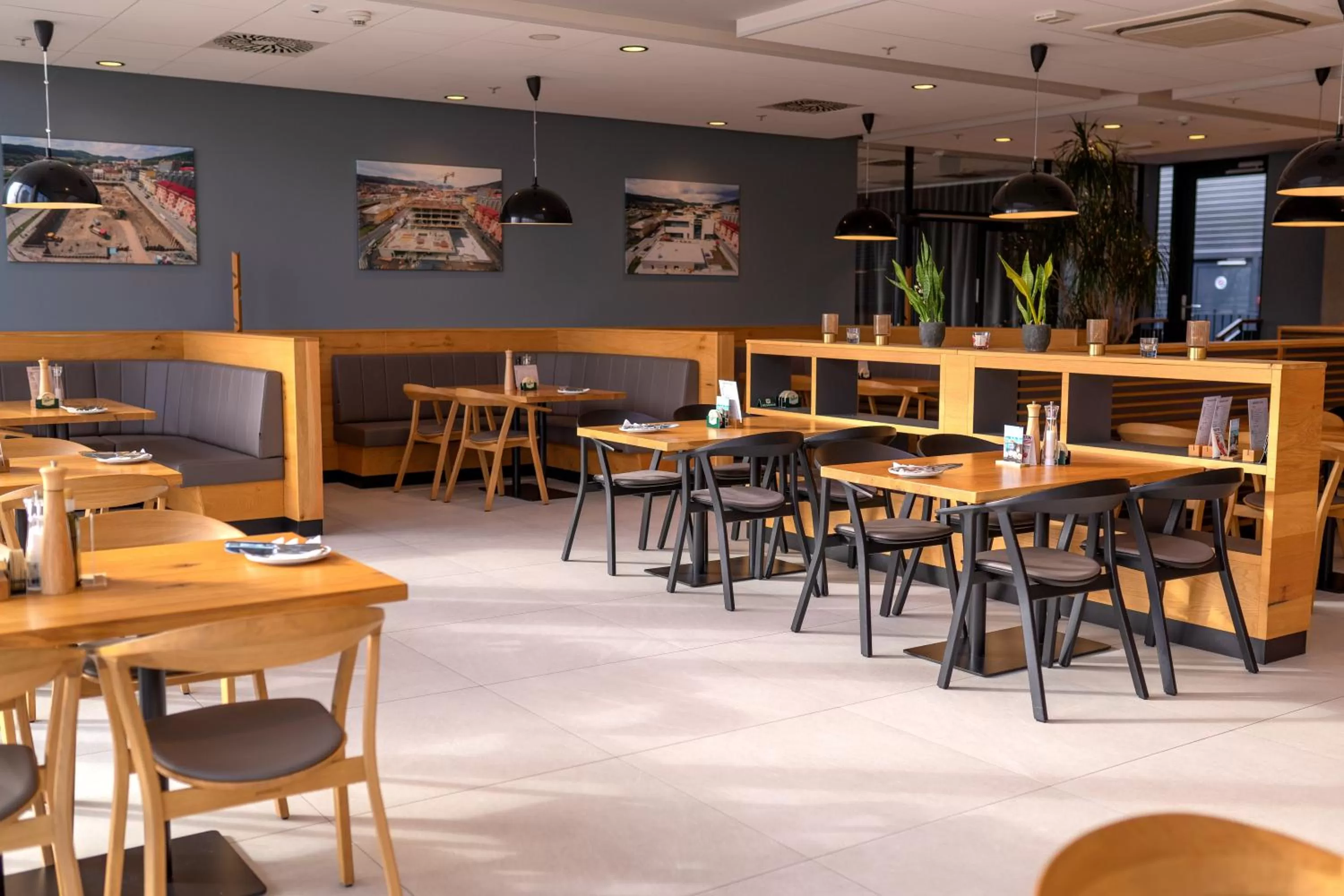 Restaurant/Places to Eat in Hotel Smetanova