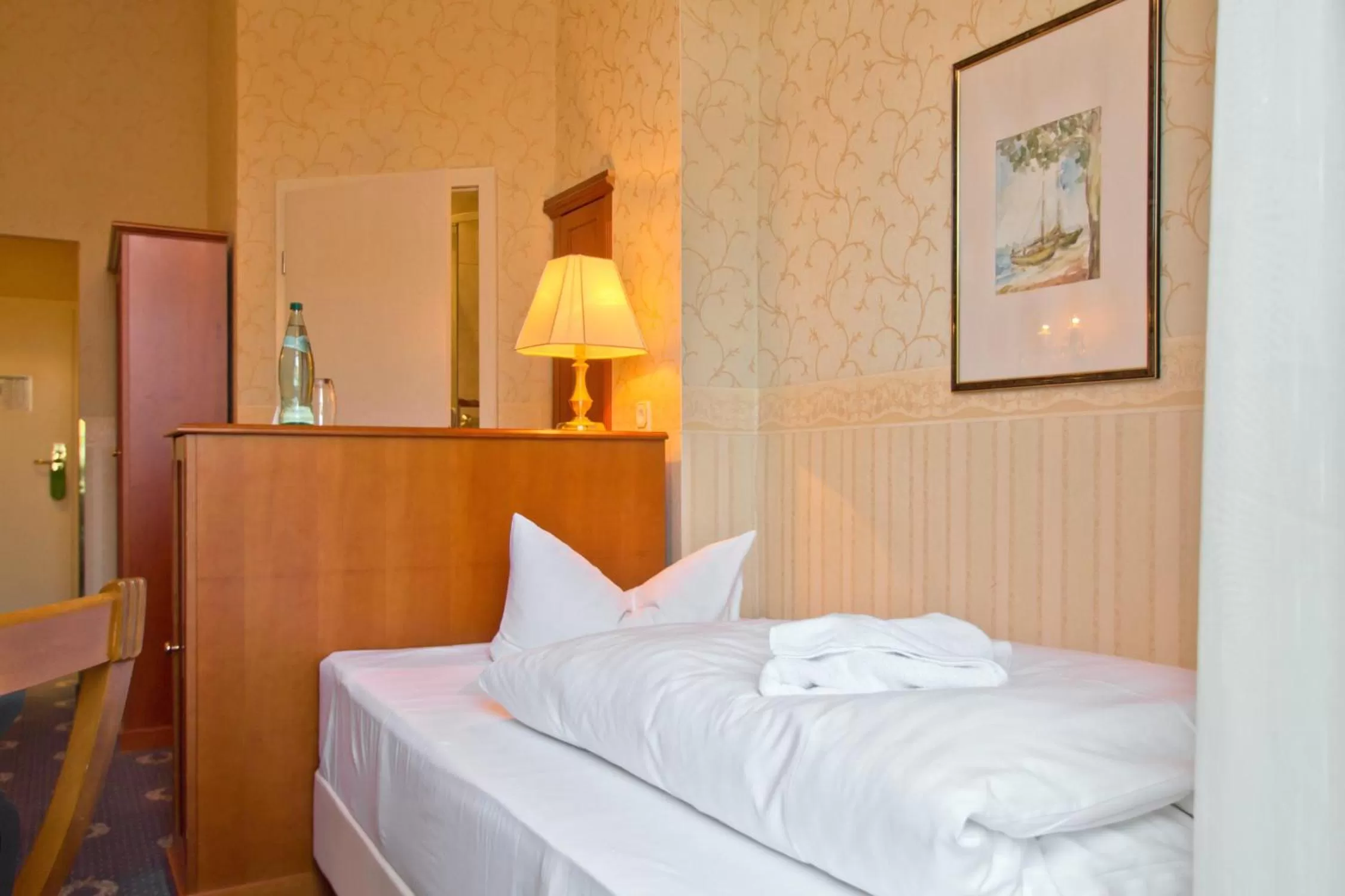 Bed in SEETELHOTEL Villa Esplanade mit Aurora die zwei Villen als Rückzugsorte mit Stil, Genuss und Geschichte