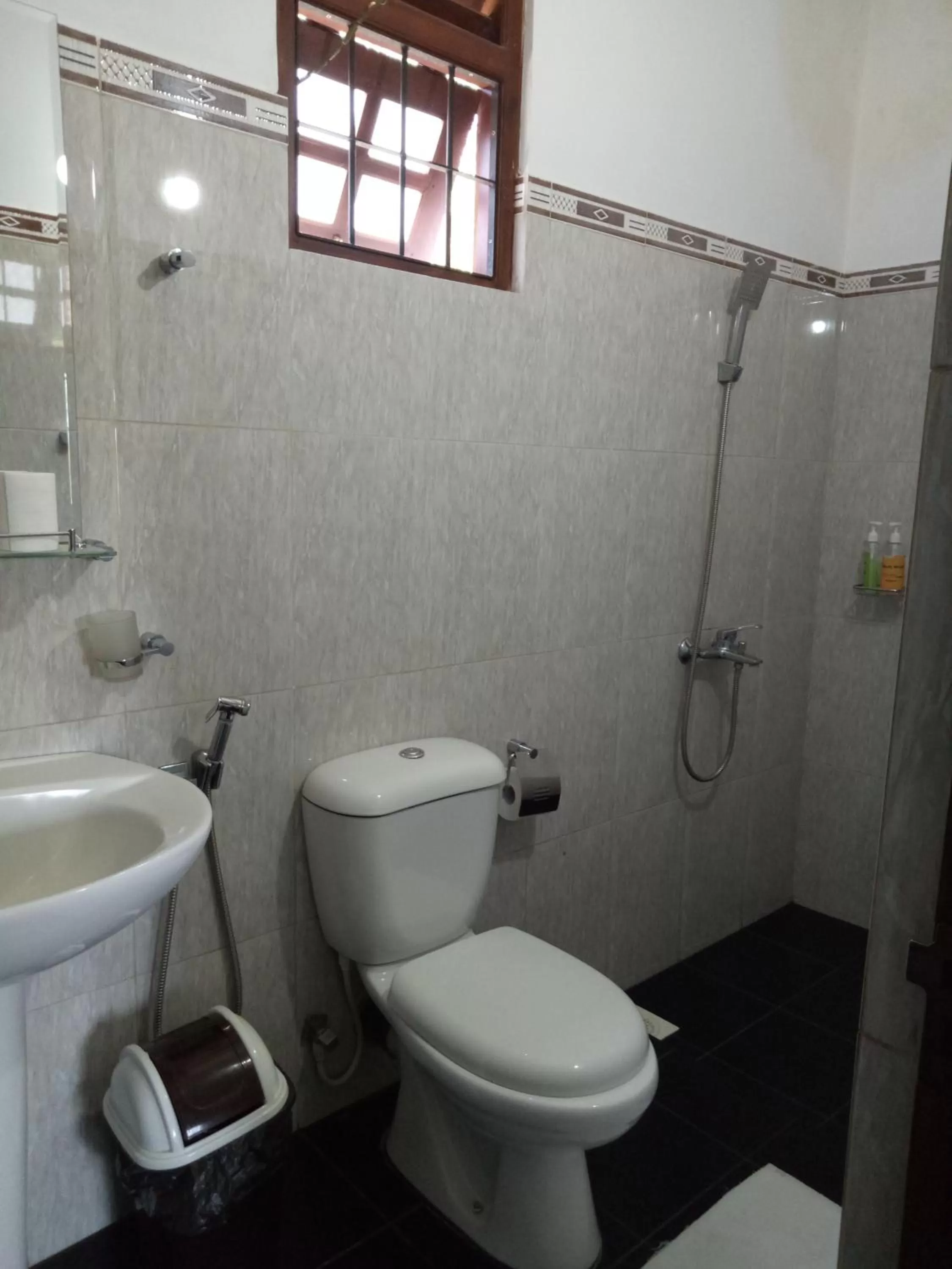 Bathroom in Otha Shy Airport Transit Hotel