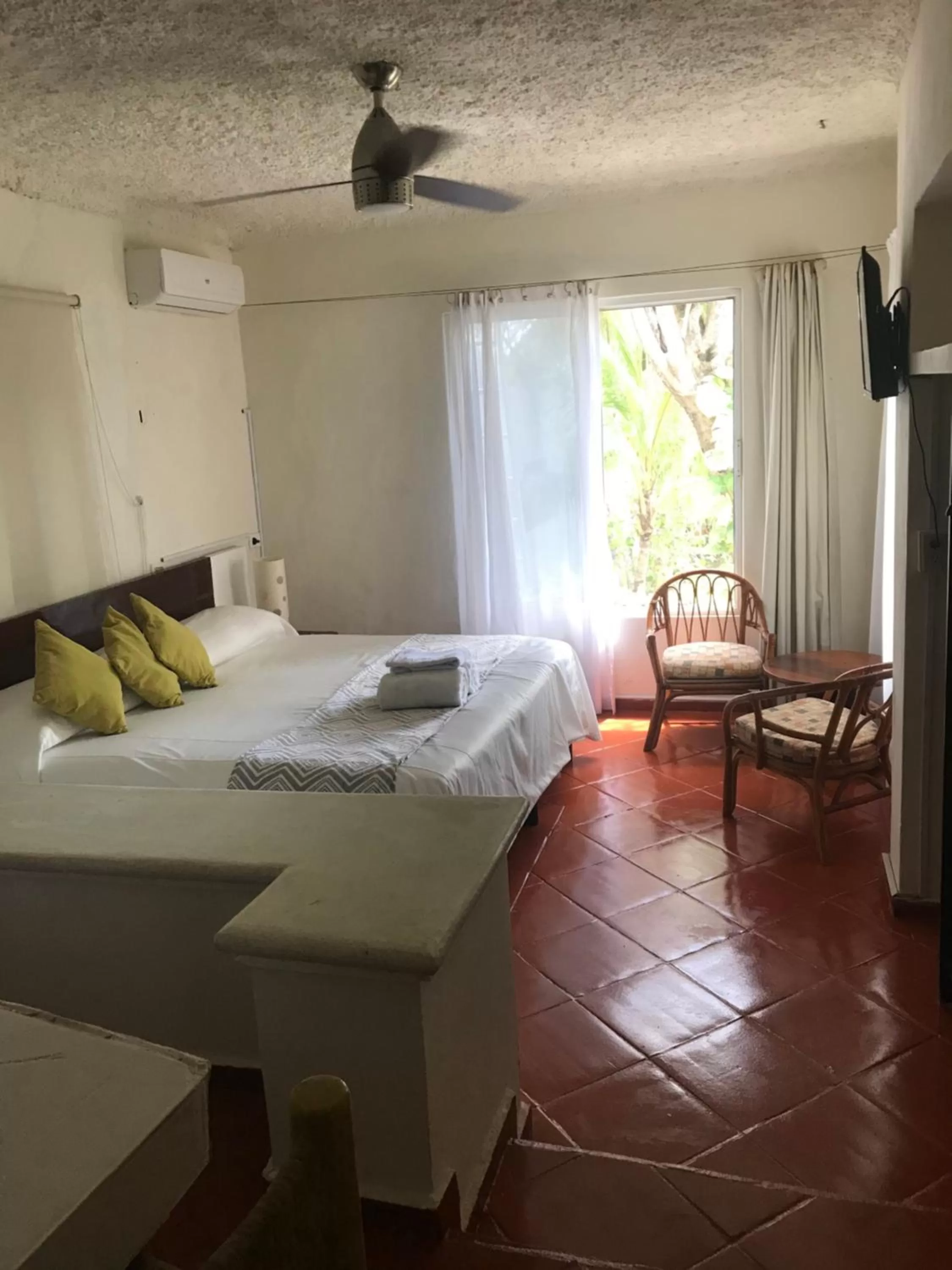 Photo of the whole room, Bed in Maria's Kan Kin