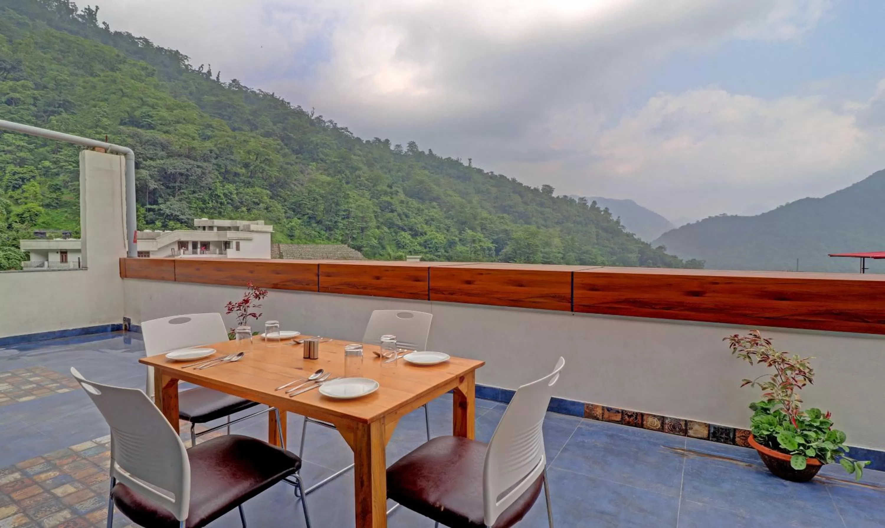 Restaurant/places to eat, Mountain View in Hotel Hidden Delight Rishikesh