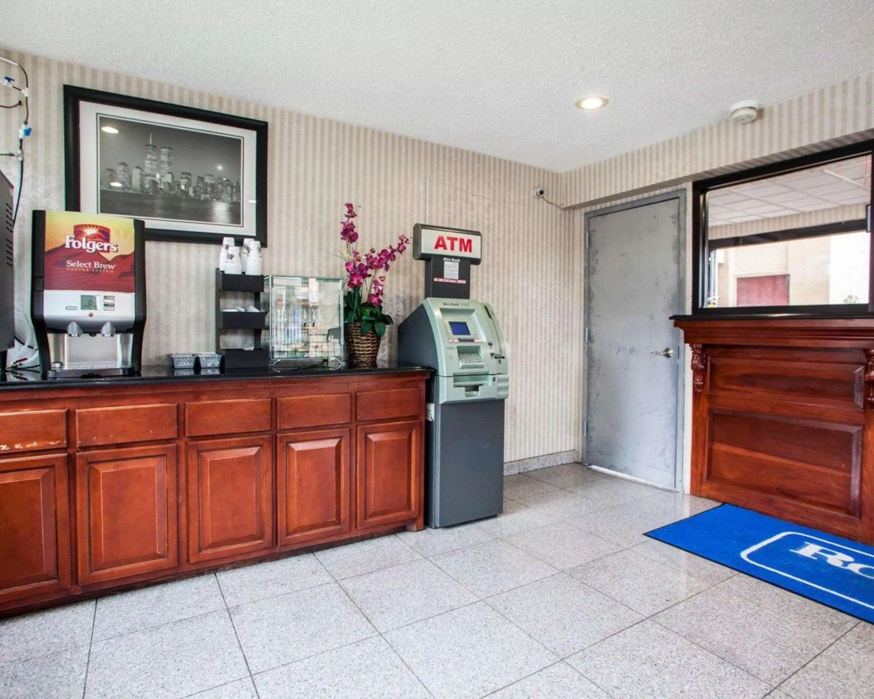 Restaurant/places to eat in Rodeway Inn Paterson Great Falls Park Area