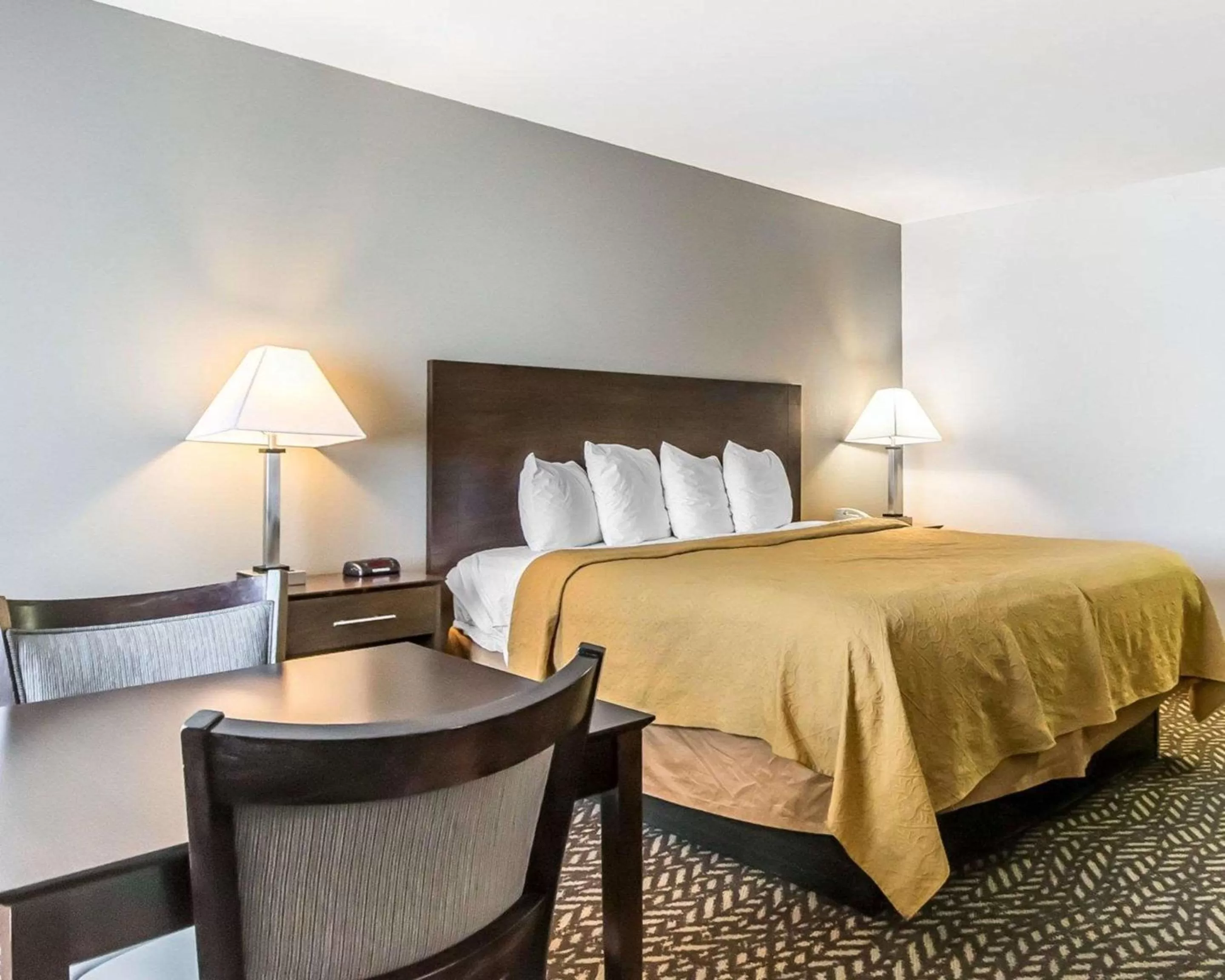 Photo of the whole room, Bed in Quality Inn & Suites University-Airport