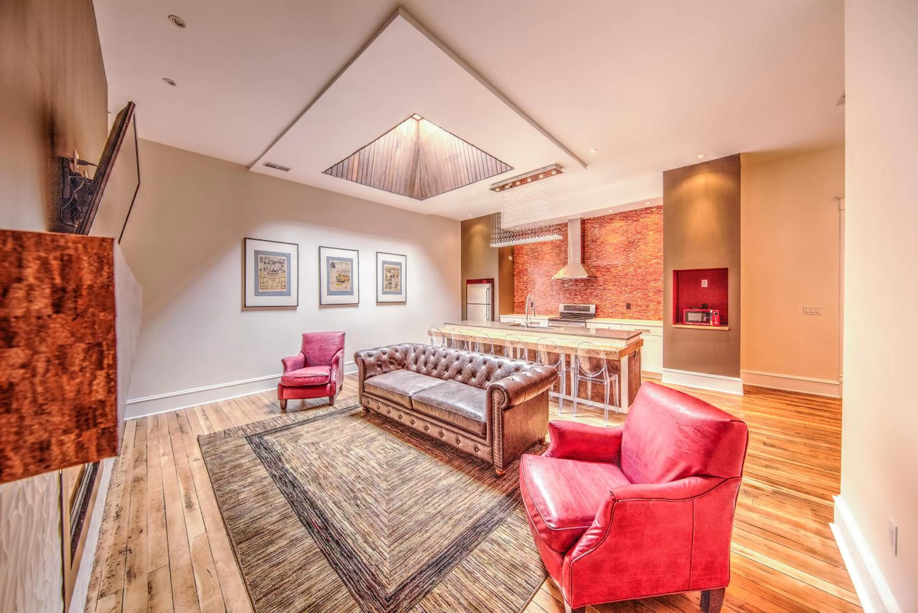 Kitchen or kitchenette, Bed in The Harkness Hotel