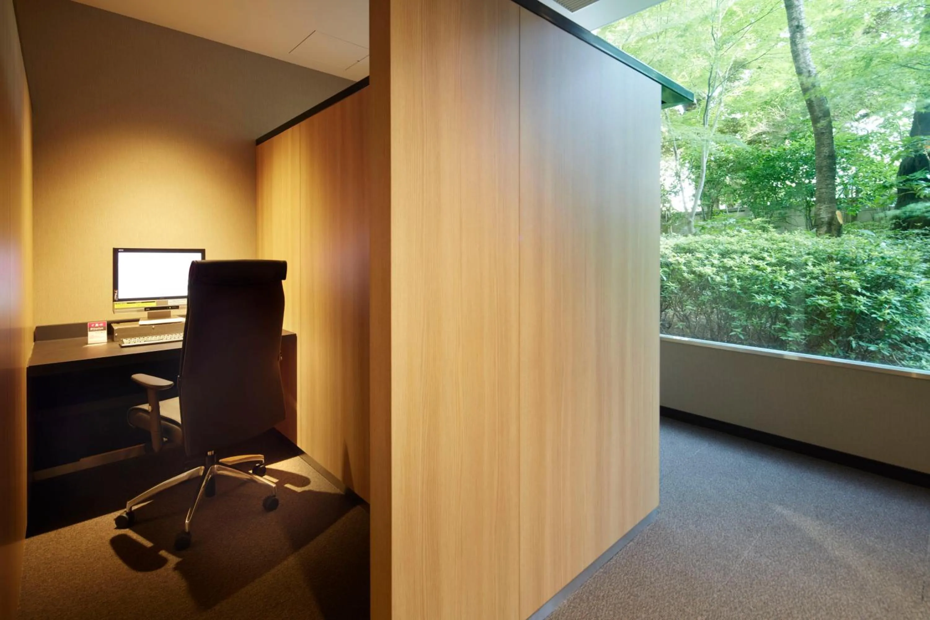 Business facilities in The Prince Sakura Tower Tokyo, Autograph Collection