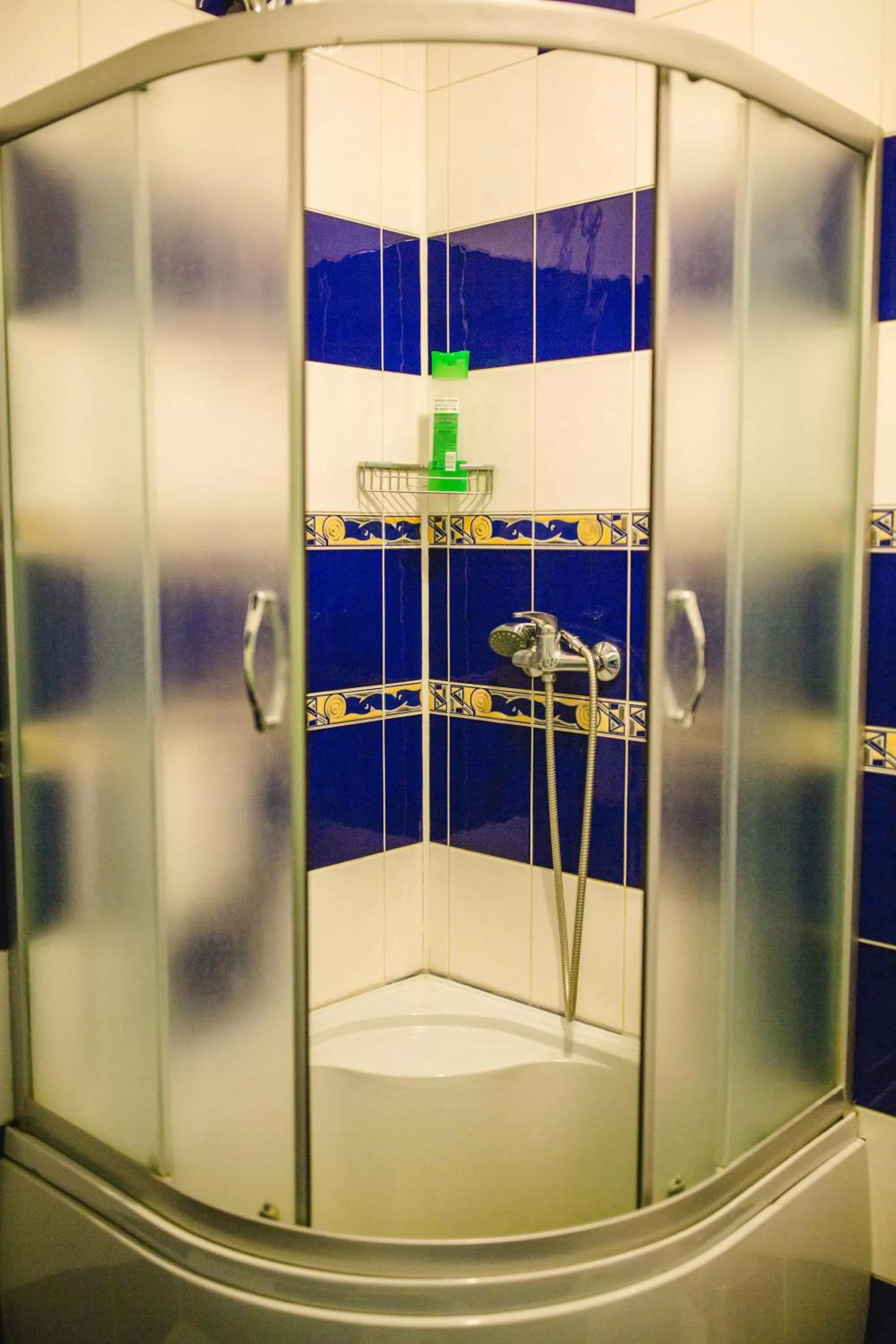 Shower in Kolyba Opryshkiv