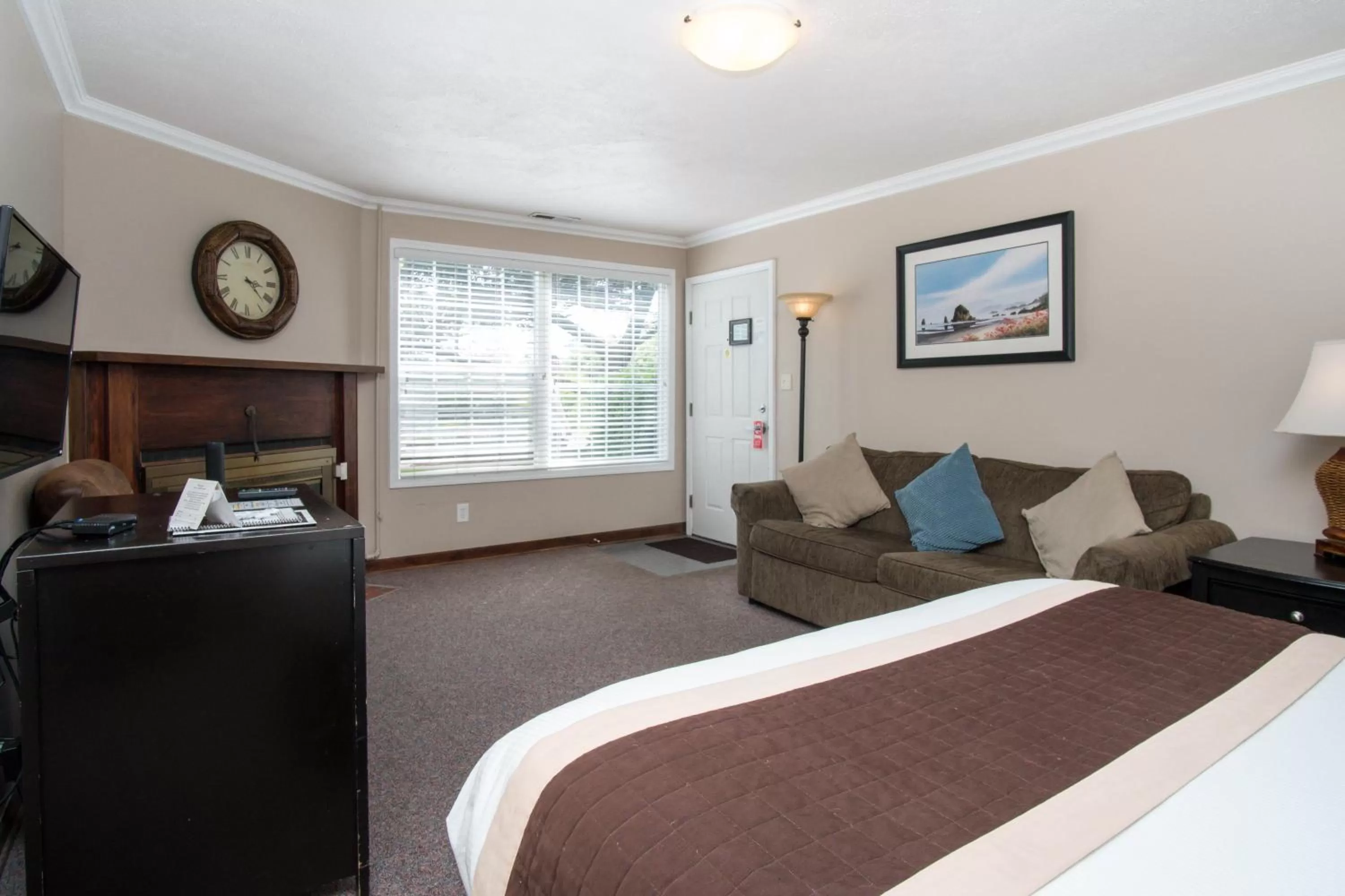 Seating Area in Ecola Creek Lodge