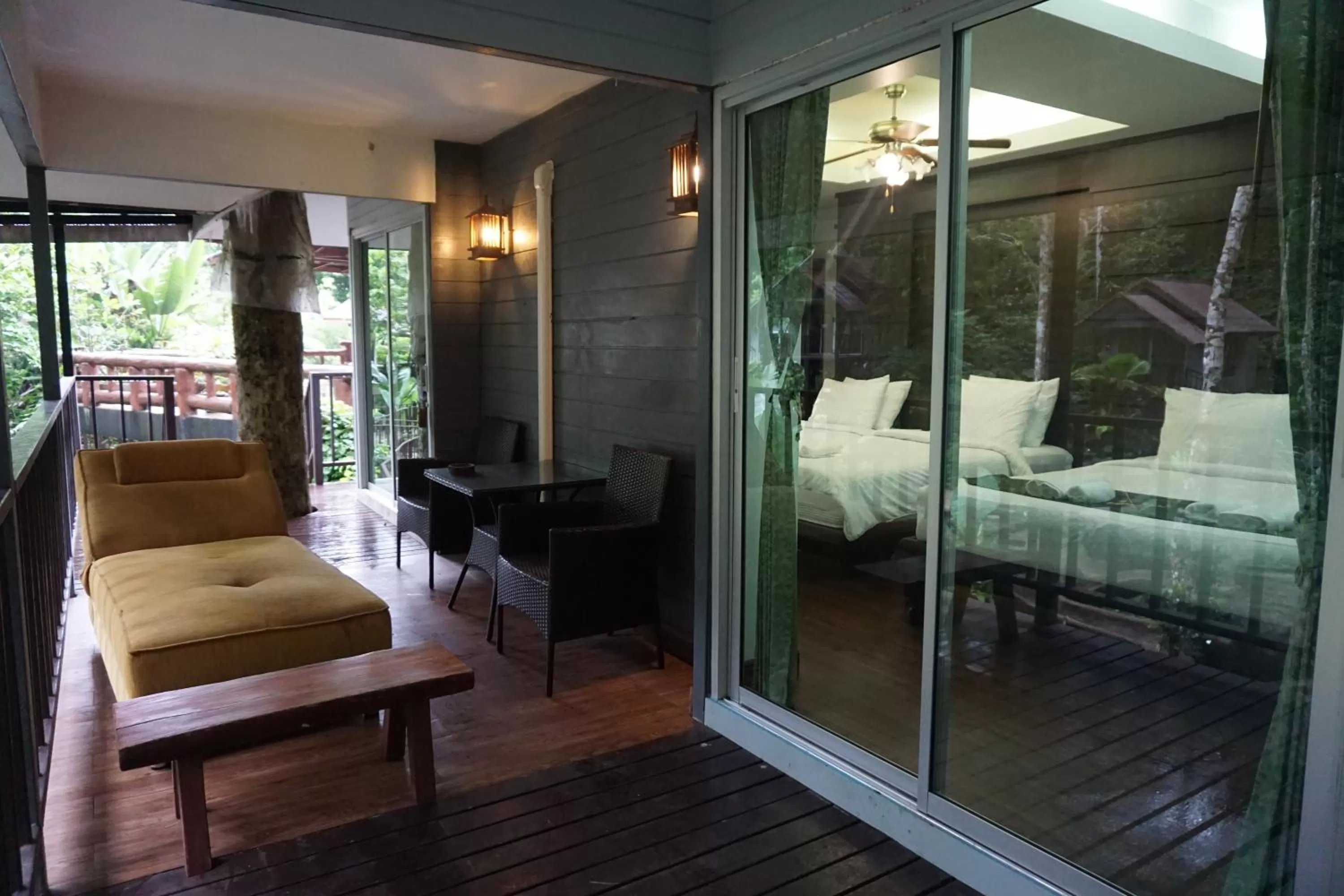 Photo of the whole room, Bed in Rock and Tree House Resort