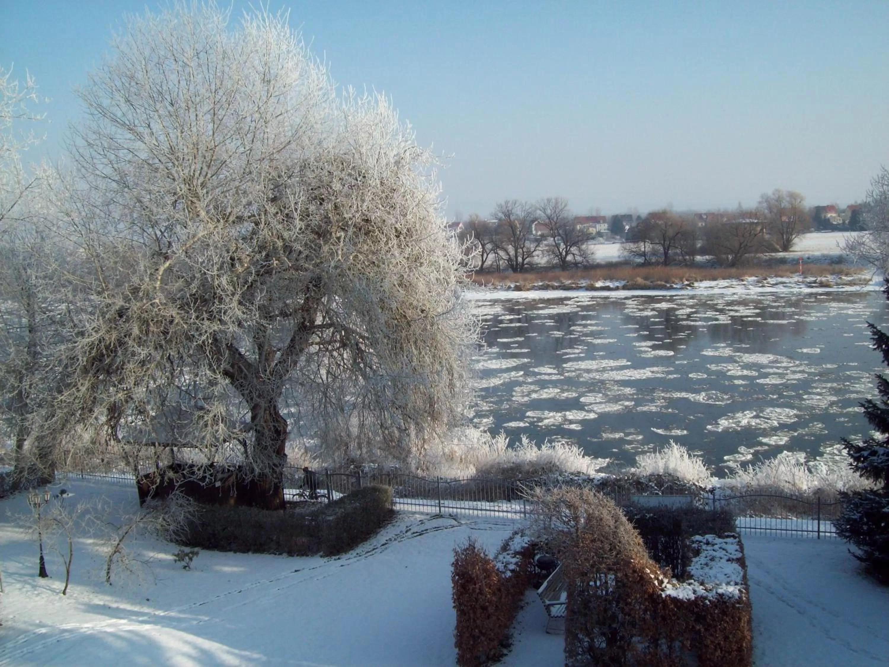 Facade/entrance, Winter in Pension Villa Else