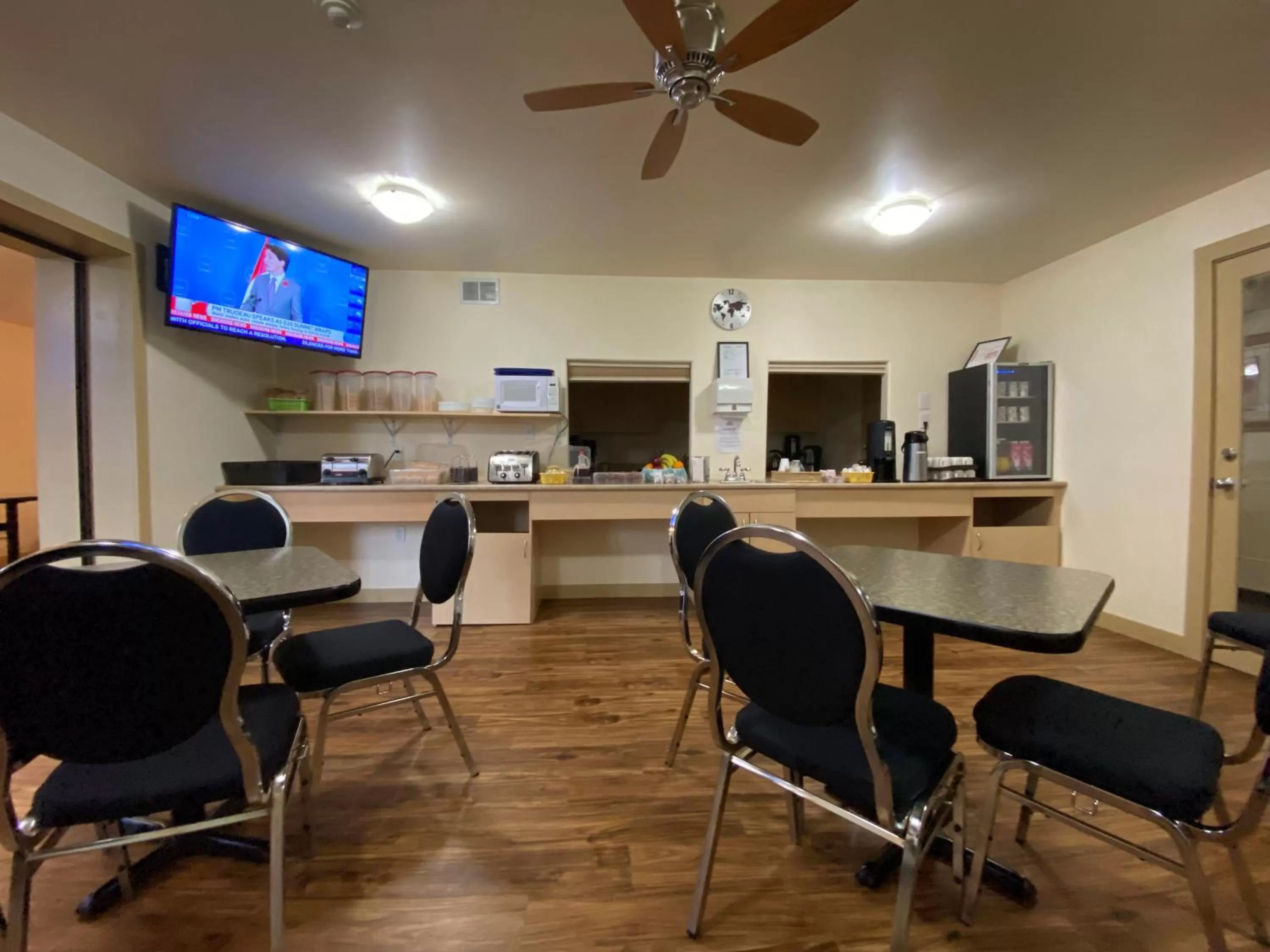 TV and multimedia in Sleep Suite Motel